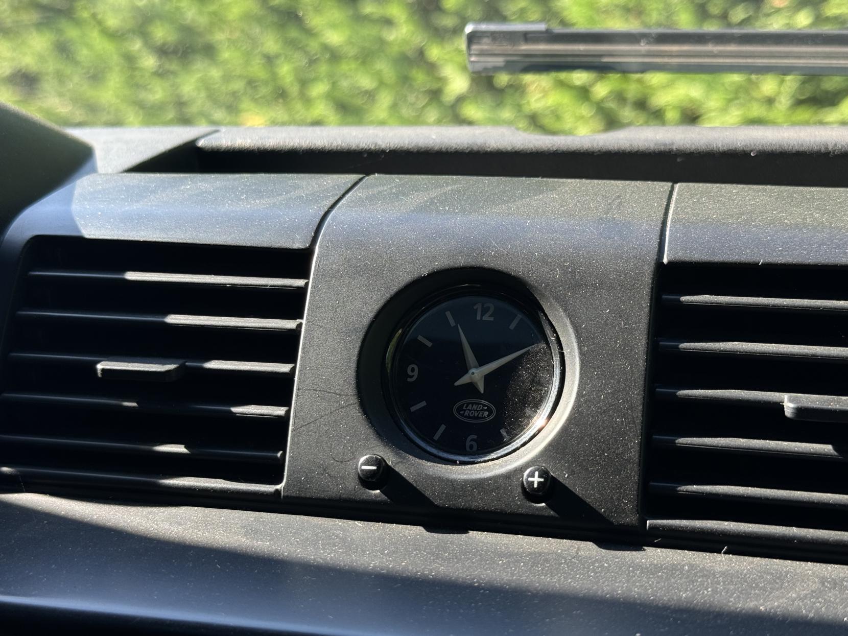 Land Rover Defender 90 2.4 TDCi Hard Top SUV 3dr Diesel Manual 4WD SWB Euro 4 (122 bhp)