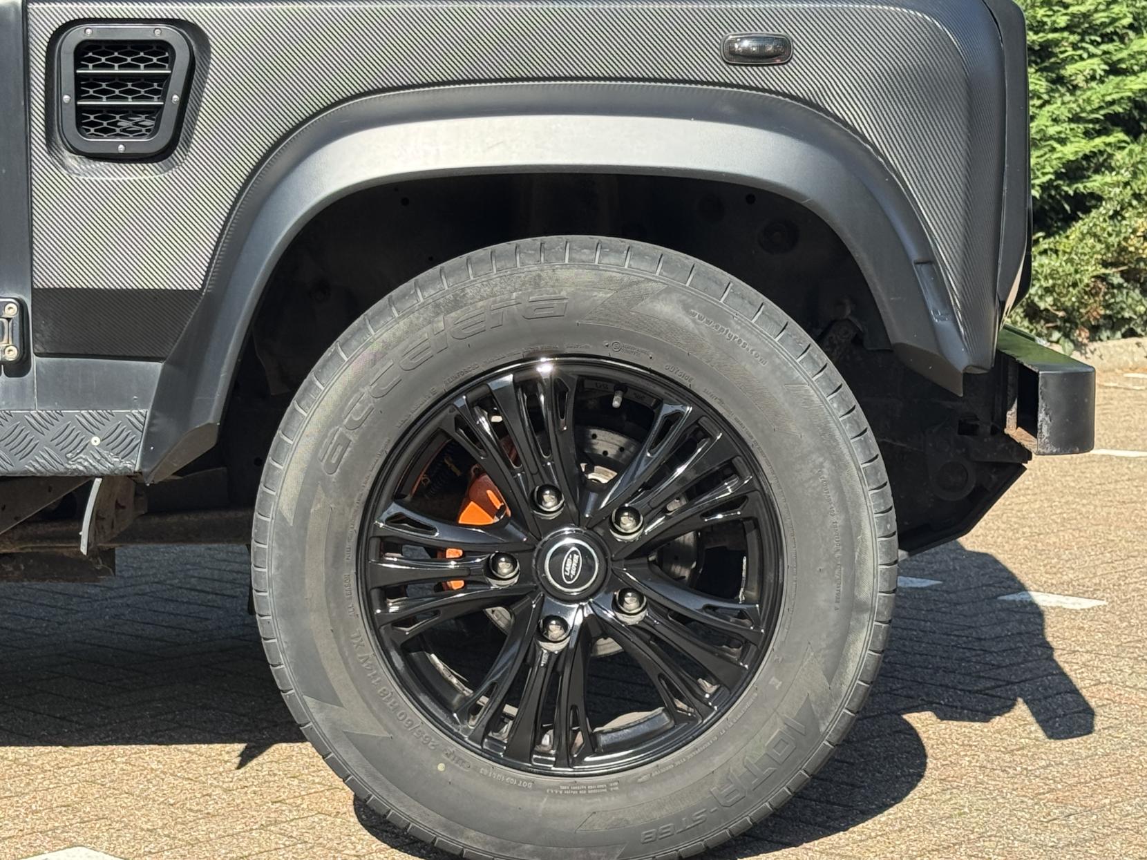 Land Rover Defender 90 2.4 TDCi Hard Top SUV 3dr Diesel Manual 4WD SWB Euro 4 (122 bhp)