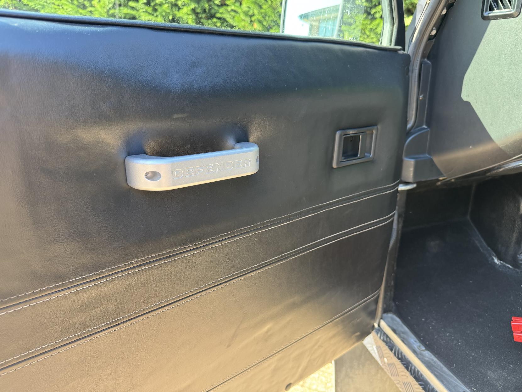 Land Rover Defender 90 2.4 TDCi Hard Top SUV 3dr Diesel Manual 4WD SWB Euro 4 (122 bhp)