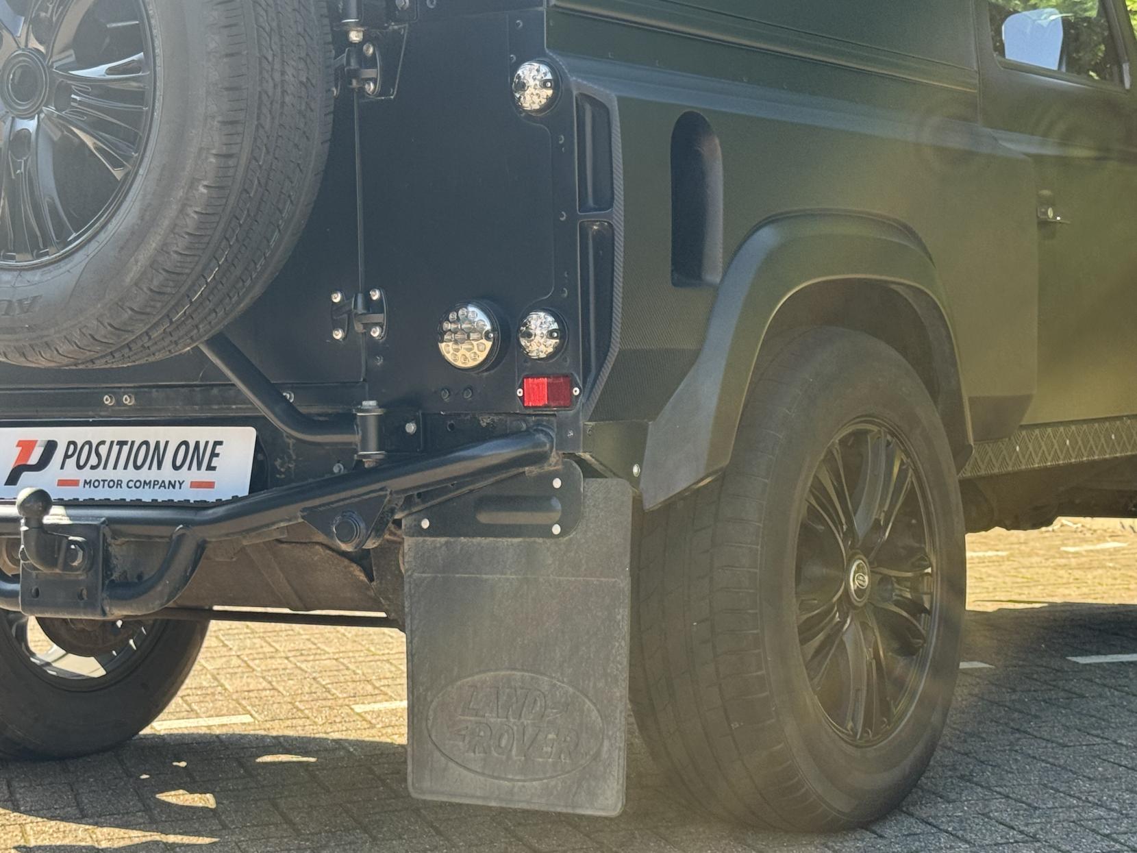 Land Rover Defender 90 2.4 TDCi Hard Top SUV 3dr Diesel Manual 4WD SWB Euro 4 (122 bhp)