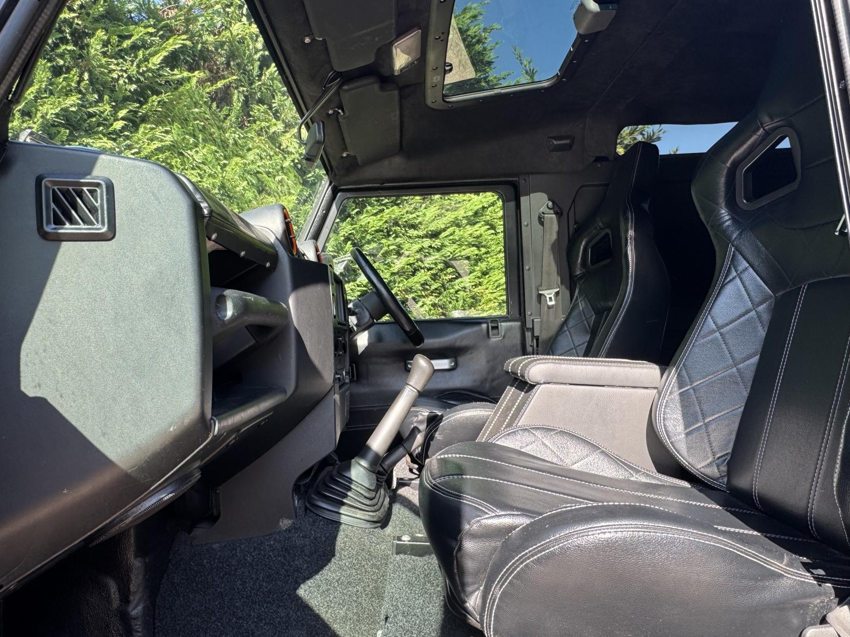 Land Rover Defender 90 2.4 TDCi Hard Top SUV 3dr Diesel Manual 4WD SWB Euro 4 (122 bhp)