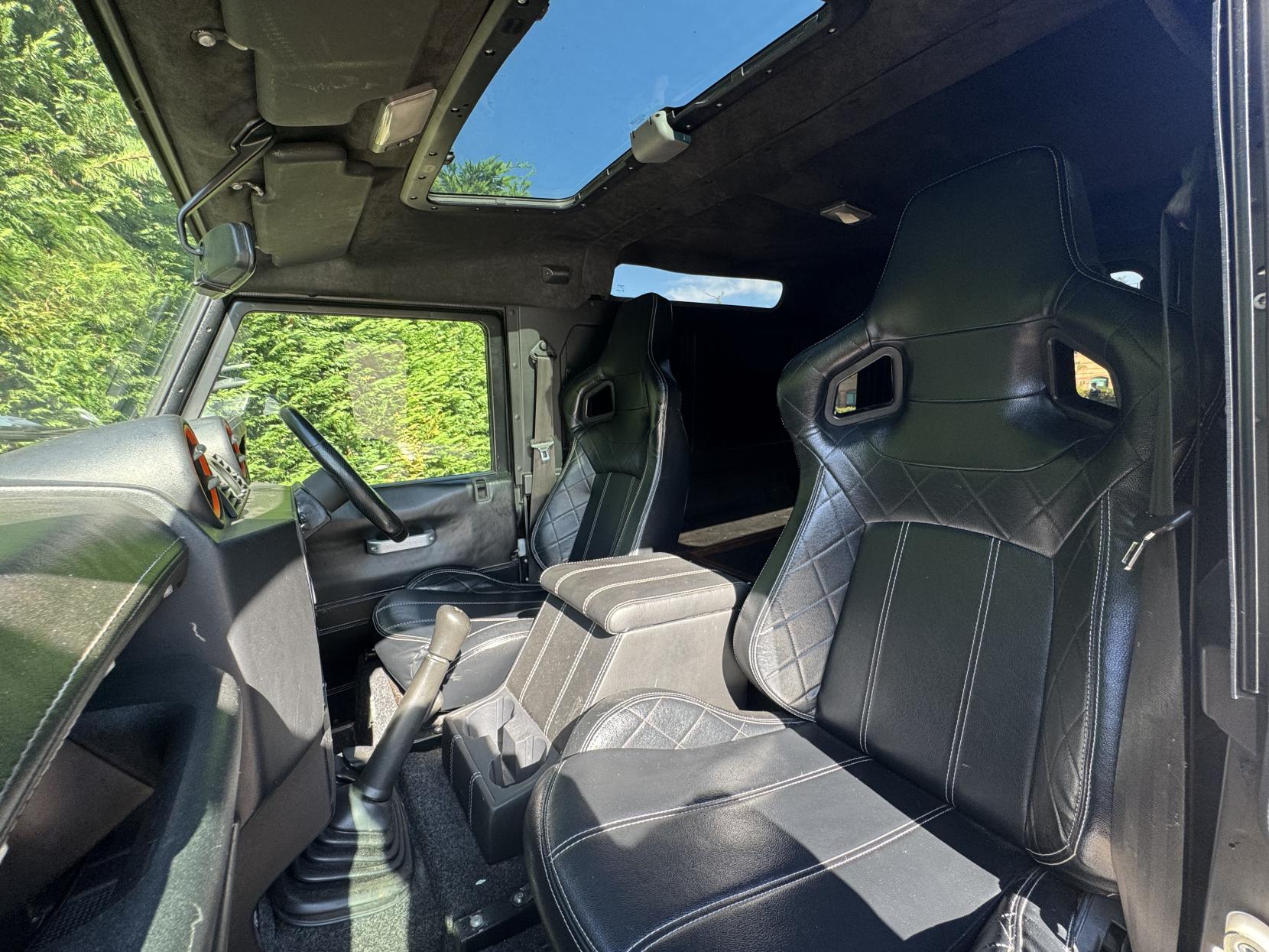 Land Rover Defender 90 2.4 TDCi Hard Top SUV 3dr Diesel Manual 4WD SWB Euro 4 (122 bhp)