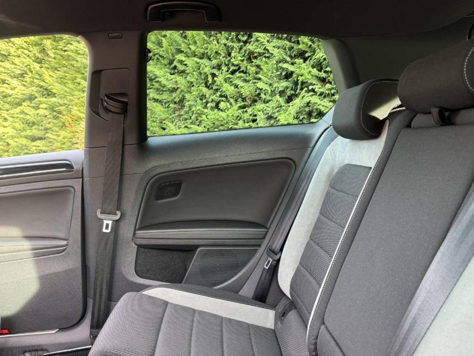 Volkswagen Golf 2.0 TSI BlueMotion Tech R Hatchback 3dr Petrol Manual 4Motion Euro 6 (s/s) (300 ps)