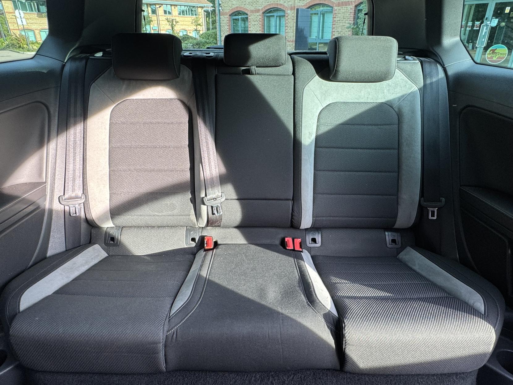 Volkswagen Golf 2.0 TSI BlueMotion Tech R Hatchback 3dr Petrol Manual 4Motion Euro 6 (s/s) (300 ps)