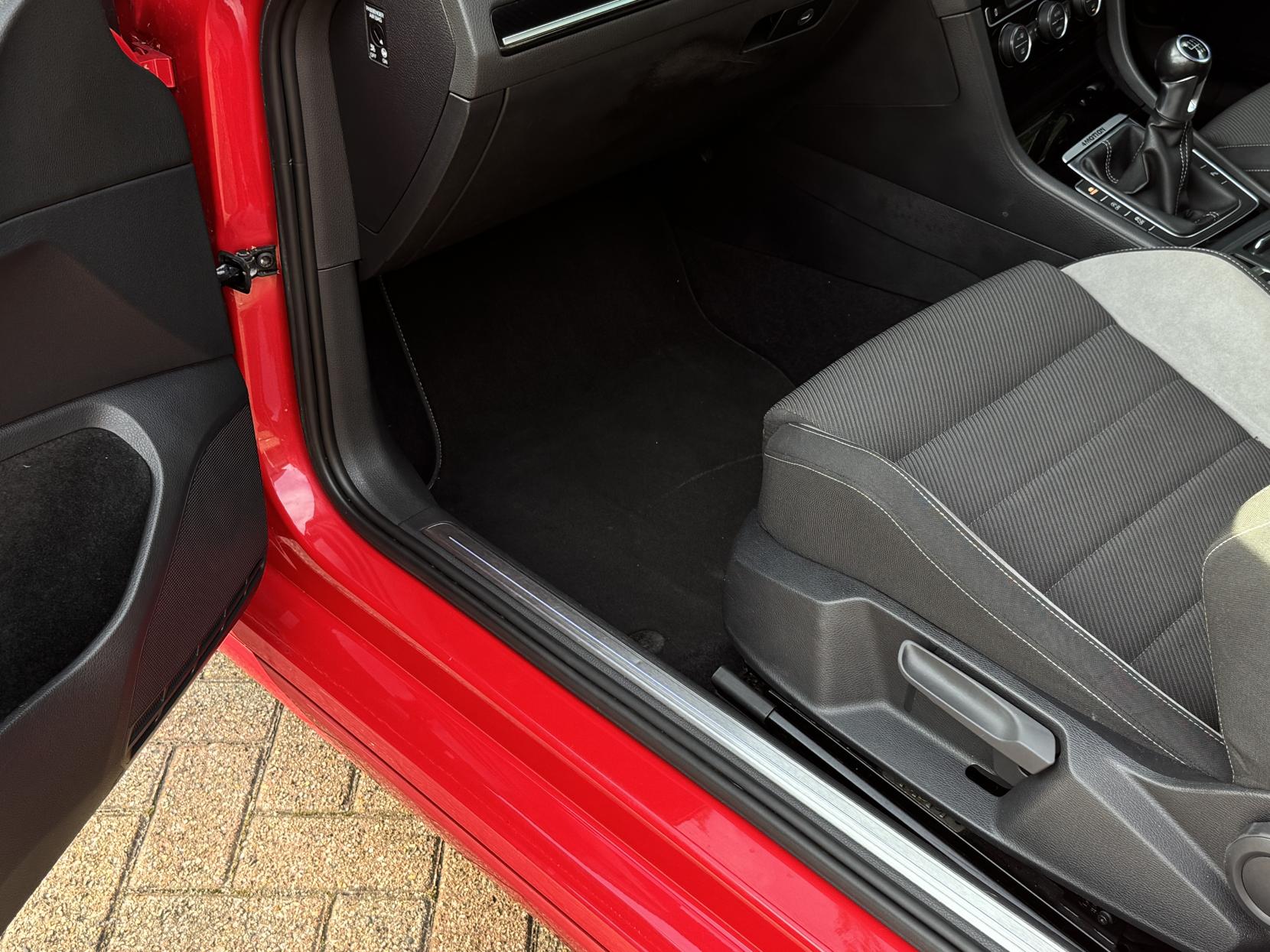 Volkswagen Golf 2.0 TSI BlueMotion Tech R Hatchback 3dr Petrol Manual 4Motion Euro 6 (s/s) (300 ps)