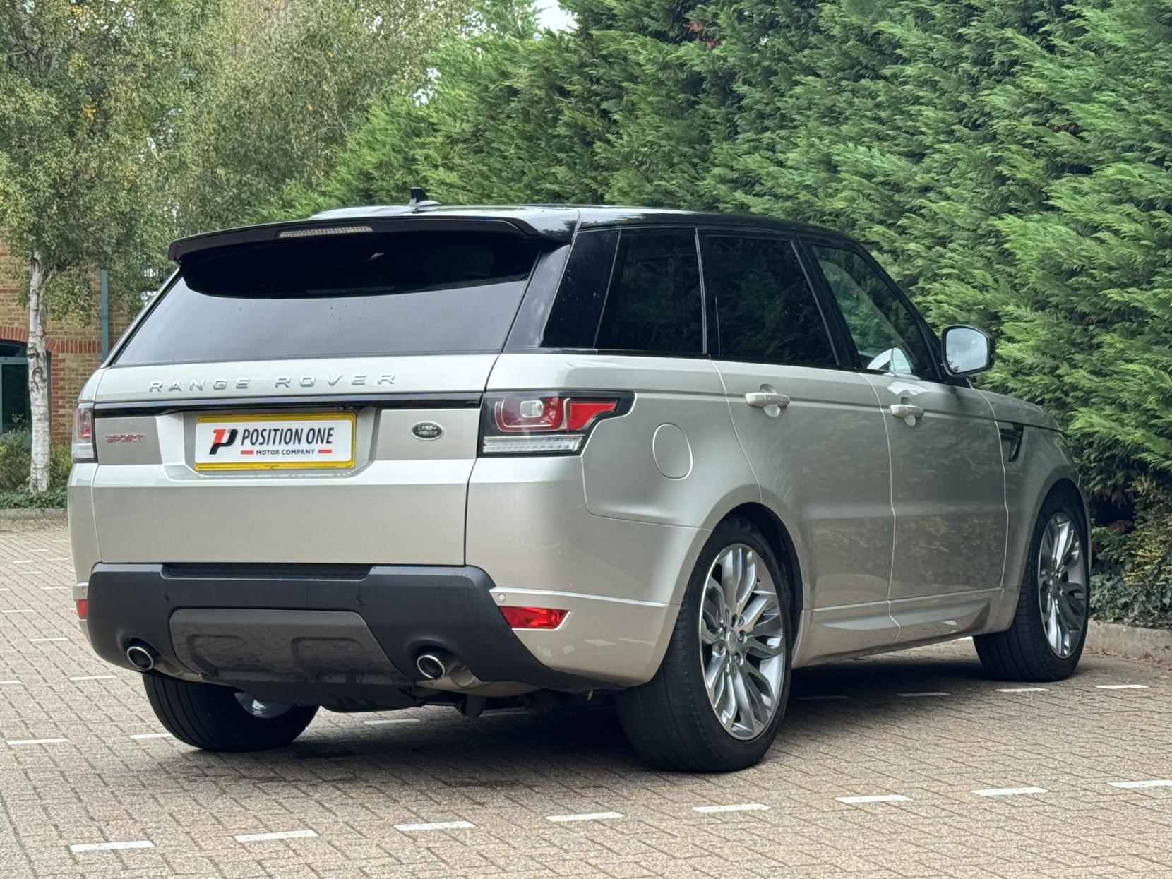 Land Rover Range Rover Sport 3.0 SD V6 HSE Dynamic SUV 5dr Diesel Auto 4WD Euro 6 (s/s) (306 ps)