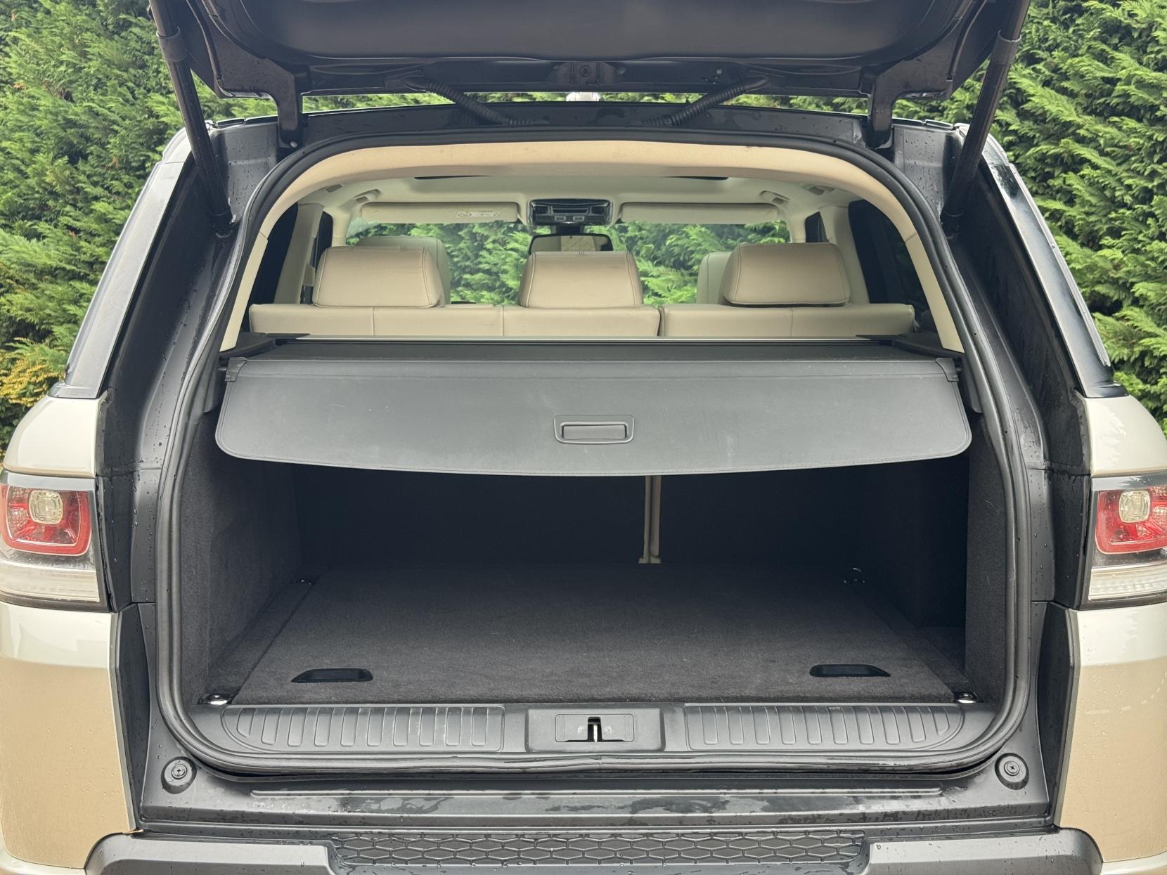 Land Rover Range Rover Sport 3.0 SD V6 HSE Dynamic SUV 5dr Diesel Auto 4WD Euro 6 (s/s) (306 ps)