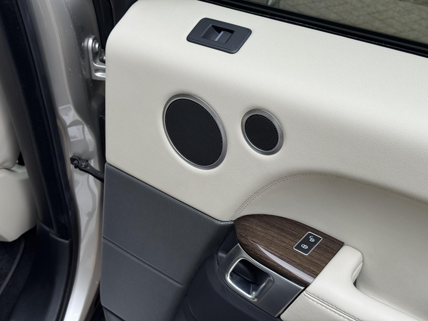 Land Rover Range Rover Sport 3.0 SD V6 HSE Dynamic SUV 5dr Diesel Auto 4WD Euro 6 (s/s) (306 ps)