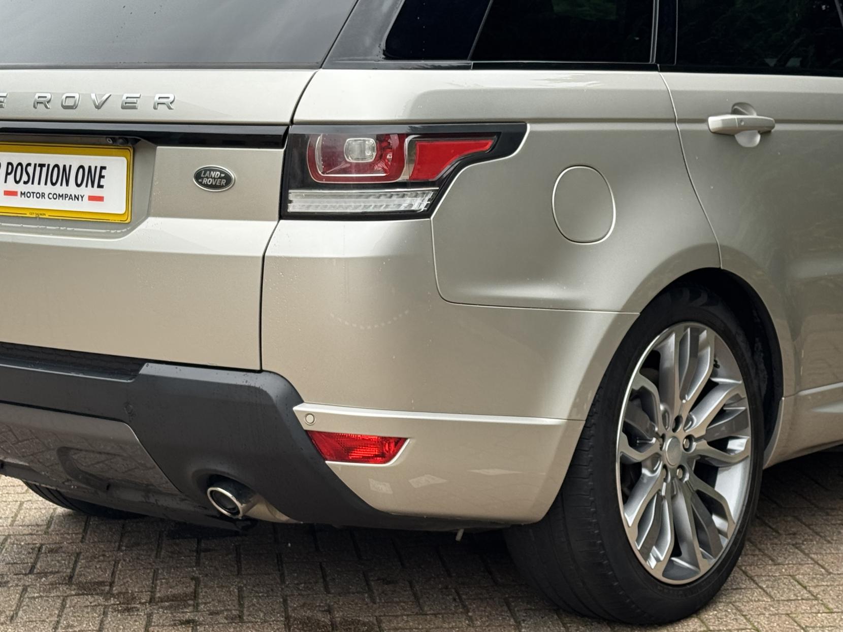Land Rover Range Rover Sport 3.0 SD V6 HSE Dynamic SUV 5dr Diesel Auto 4WD Euro 6 (s/s) (306 ps)
