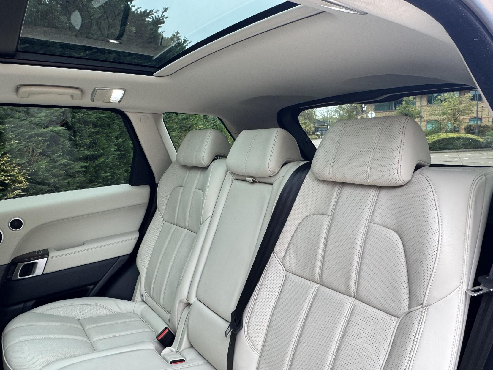 Land Rover Range Rover Sport 3.0 SD V6 HSE Dynamic SUV 5dr Diesel Auto 4WD Euro 6 (s/s) (306 ps)