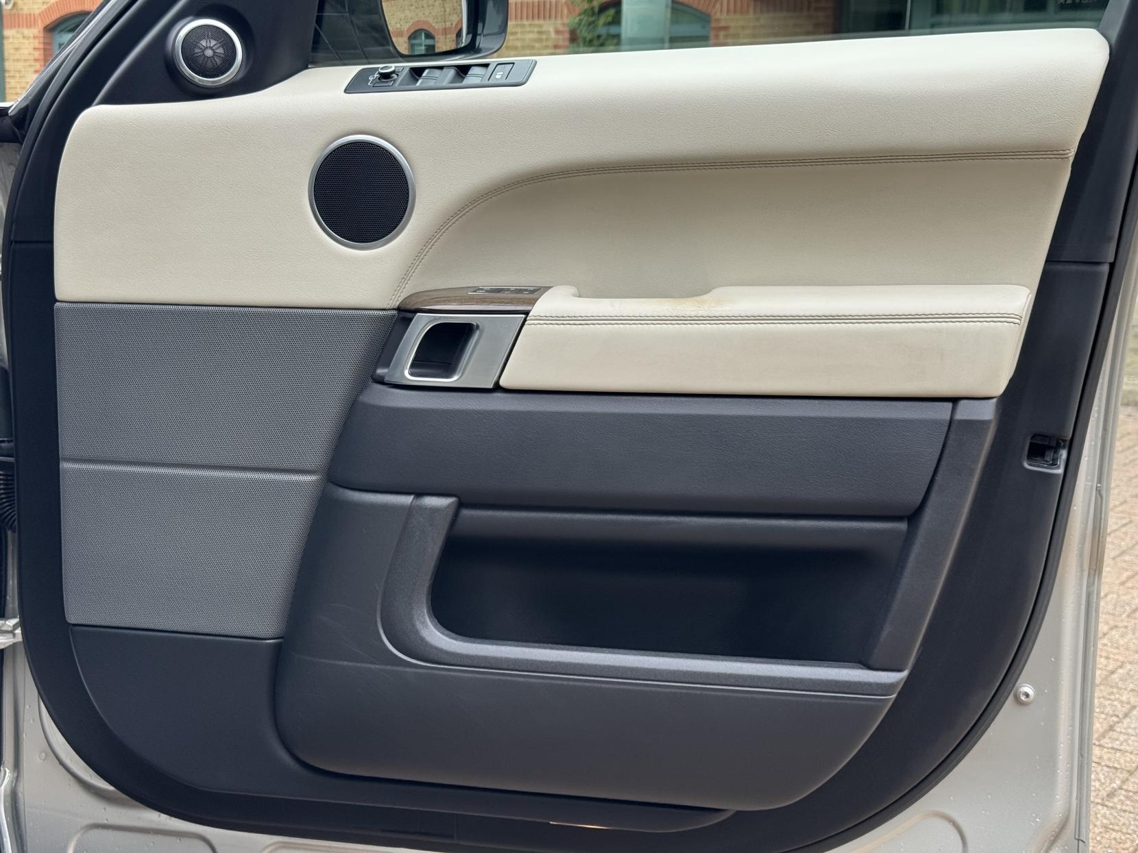 Land Rover Range Rover Sport 3.0 SD V6 HSE Dynamic SUV 5dr Diesel Auto 4WD Euro 6 (s/s) (306 ps)