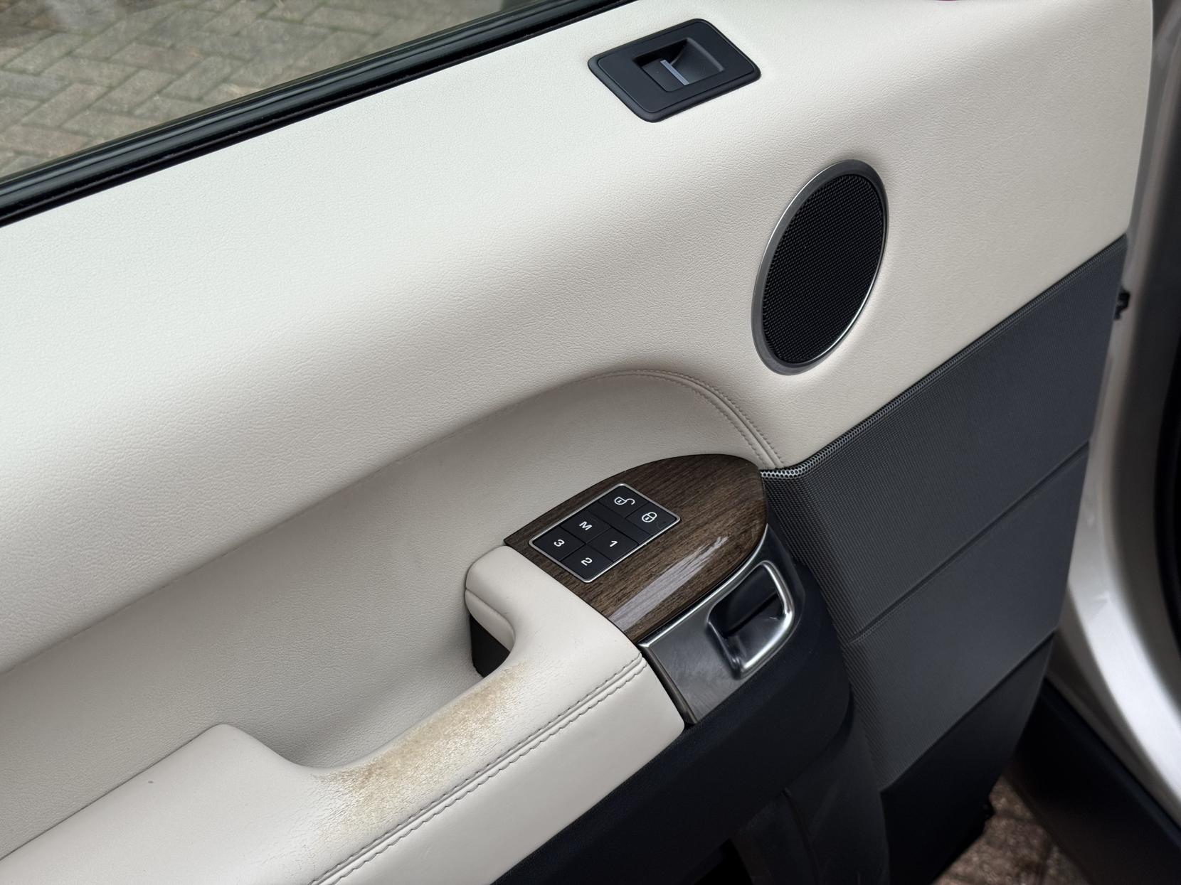 Land Rover Range Rover Sport 3.0 SD V6 HSE Dynamic SUV 5dr Diesel Auto 4WD Euro 6 (s/s) (306 ps)