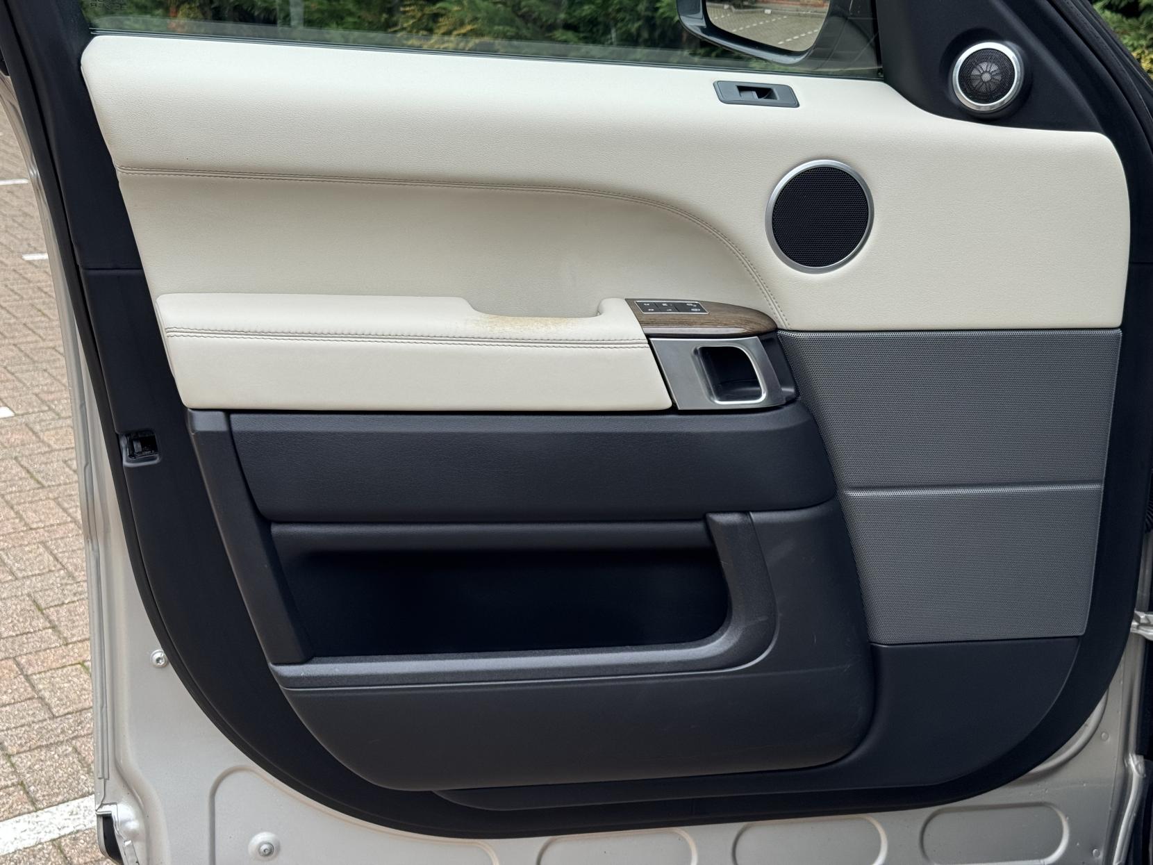 Land Rover Range Rover Sport 3.0 SD V6 HSE Dynamic SUV 5dr Diesel Auto 4WD Euro 6 (s/s) (306 ps)