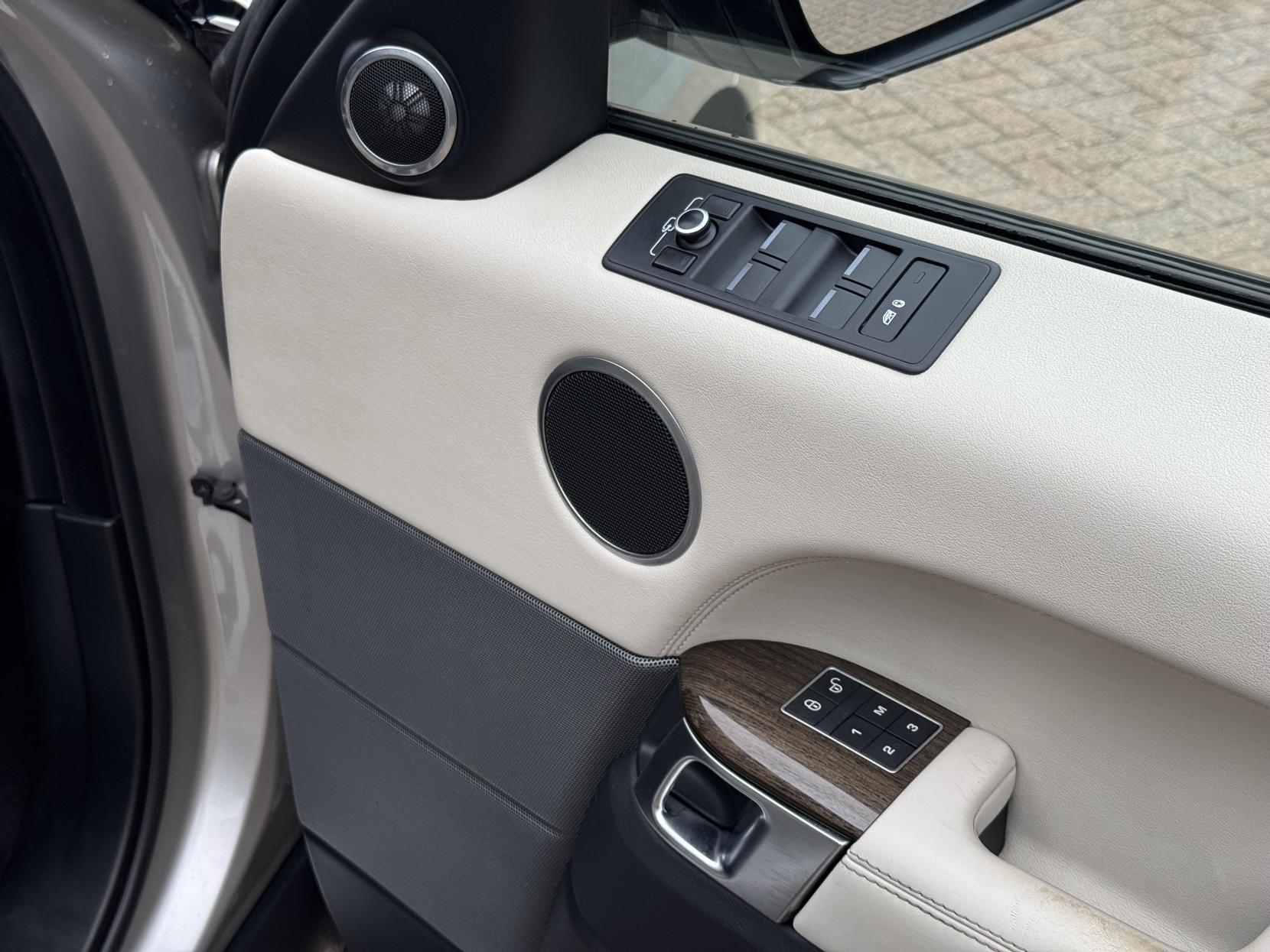 Land Rover Range Rover Sport 3.0 SD V6 HSE Dynamic SUV 5dr Diesel Auto 4WD Euro 6 (s/s) (306 ps)