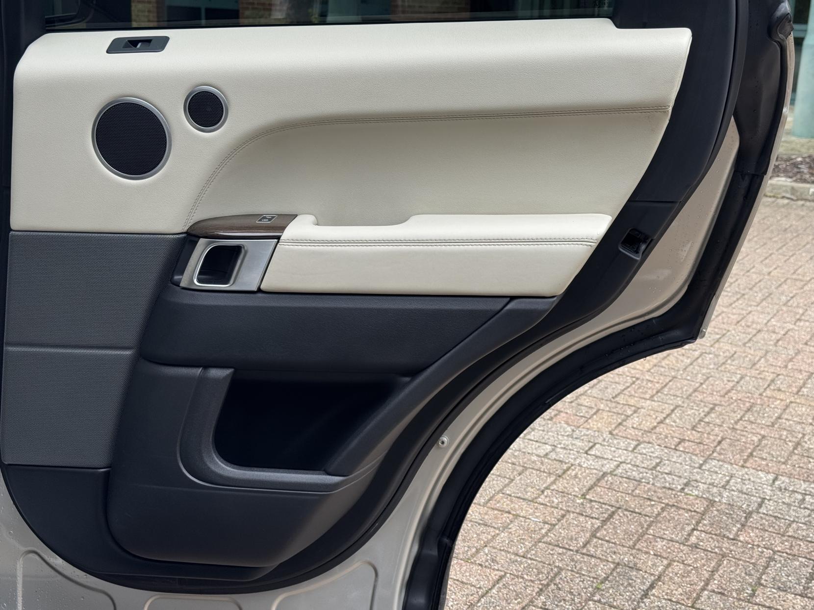 Land Rover Range Rover Sport 3.0 SD V6 HSE Dynamic SUV 5dr Diesel Auto 4WD Euro 6 (s/s) (306 ps)