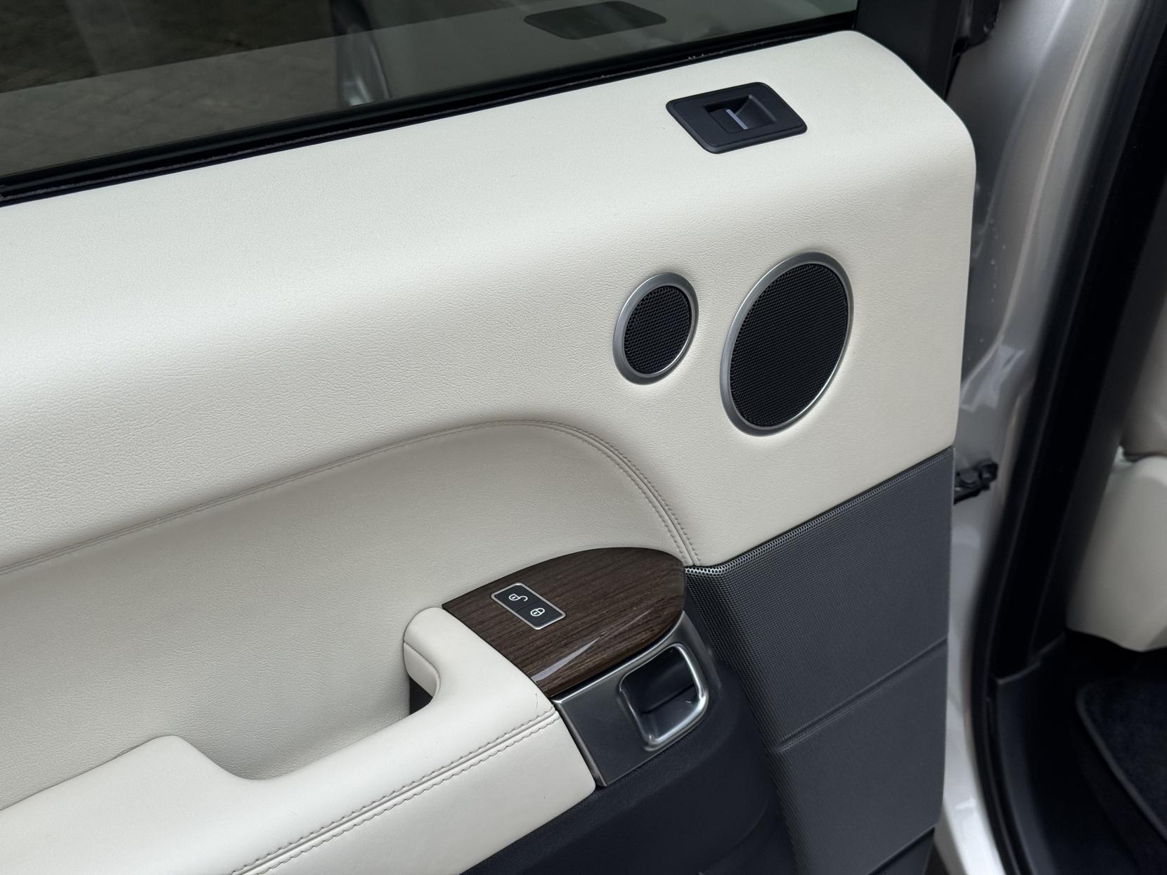 Land Rover Range Rover Sport 3.0 SD V6 HSE Dynamic SUV 5dr Diesel Auto 4WD Euro 6 (s/s) (306 ps)