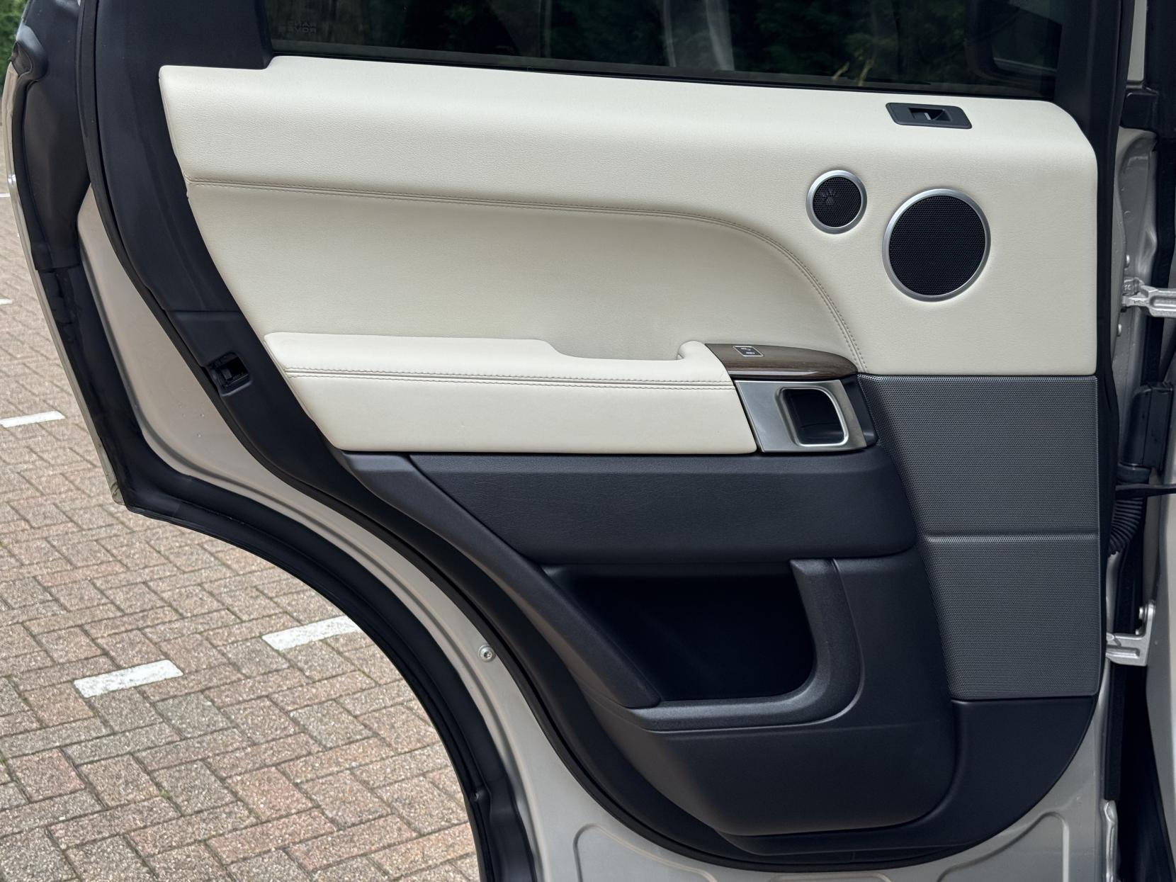 Land Rover Range Rover Sport 3.0 SD V6 HSE Dynamic SUV 5dr Diesel Auto 4WD Euro 6 (s/s) (306 ps)