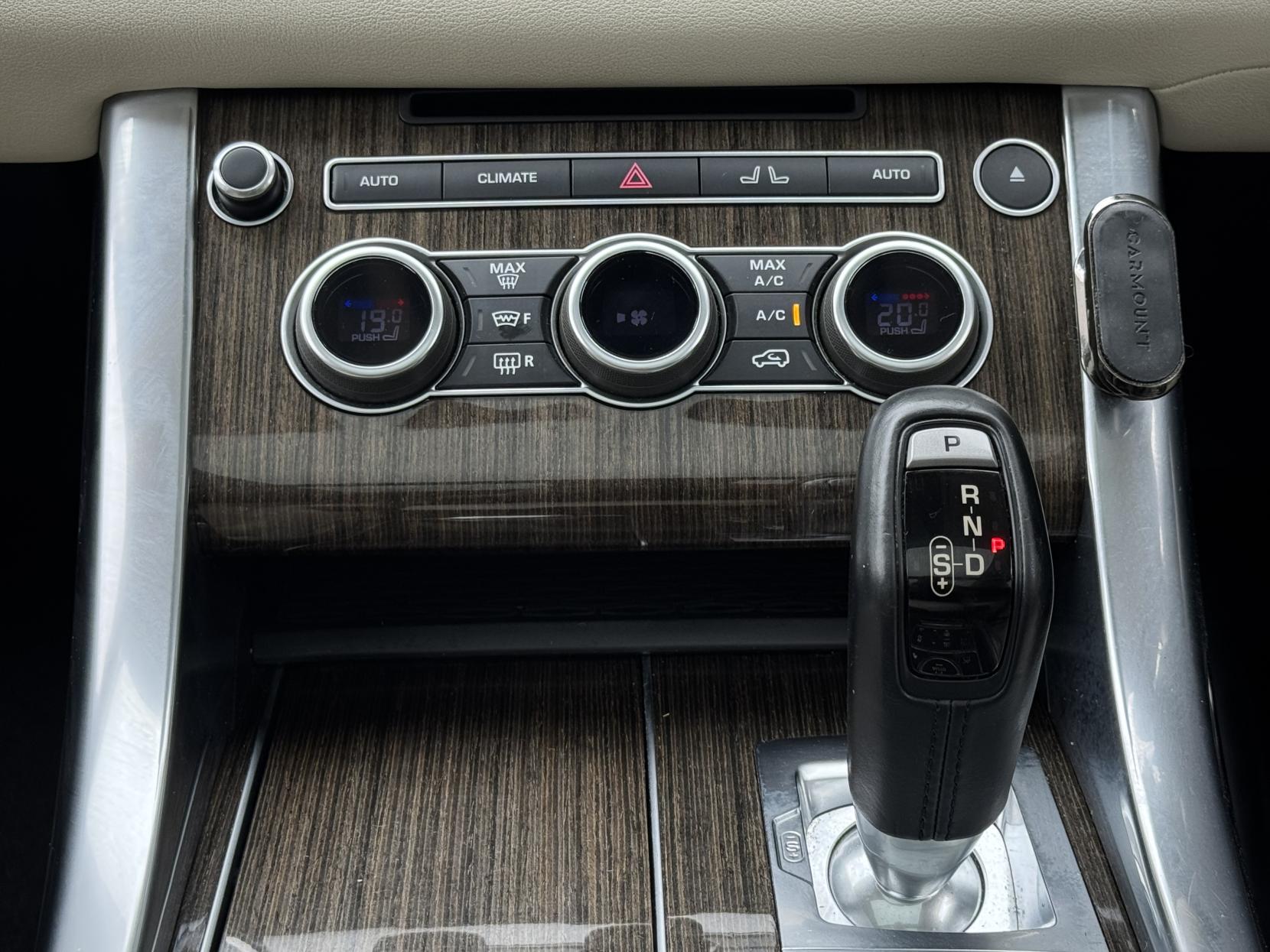 Land Rover Range Rover Sport 3.0 SD V6 HSE Dynamic SUV 5dr Diesel Auto 4WD Euro 6 (s/s) (306 ps)