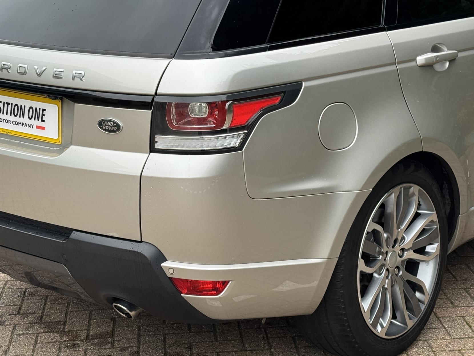 Land Rover Range Rover Sport 3.0 SD V6 HSE Dynamic SUV 5dr Diesel Auto 4WD Euro 6 (s/s) (306 ps)