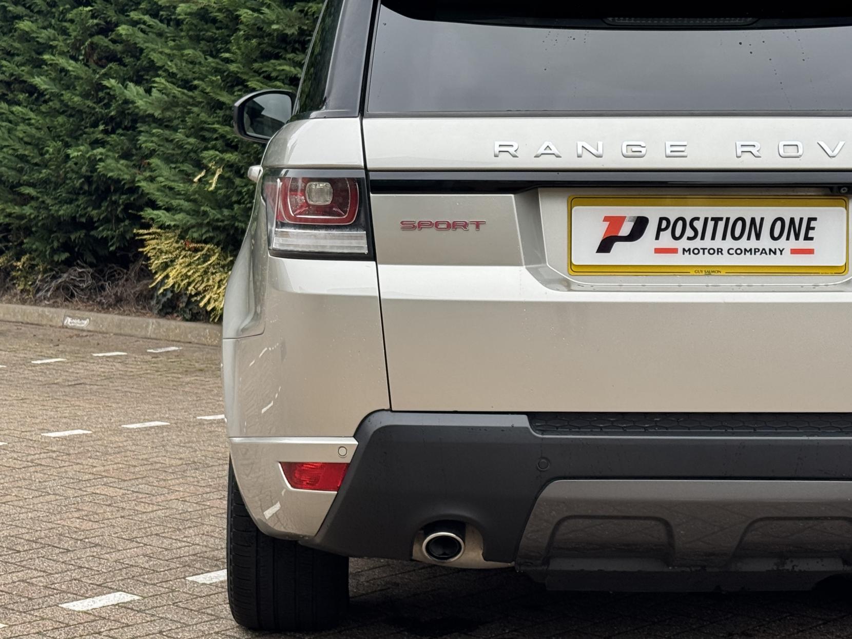 Land Rover Range Rover Sport 3.0 SD V6 HSE Dynamic SUV 5dr Diesel Auto 4WD Euro 6 (s/s) (306 ps)