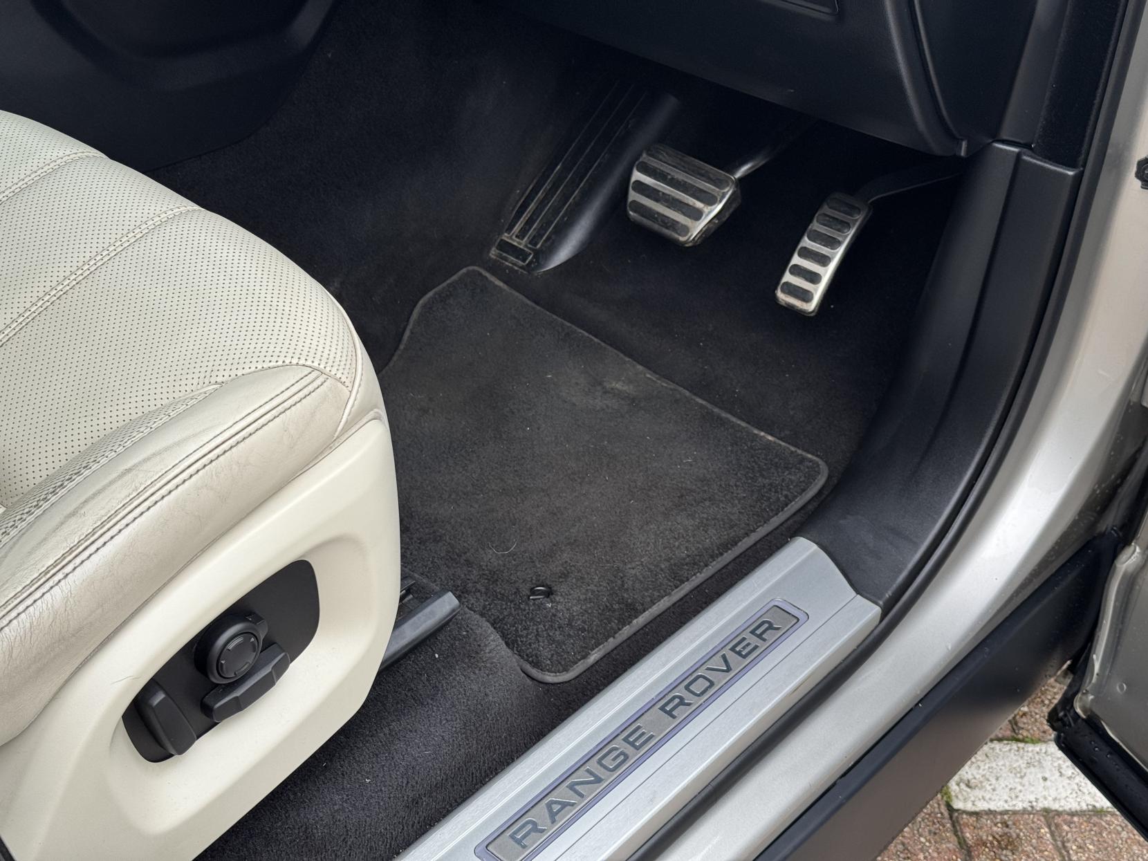 Land Rover Range Rover Sport 3.0 SD V6 HSE Dynamic SUV 5dr Diesel Auto 4WD Euro 6 (s/s) (306 ps)