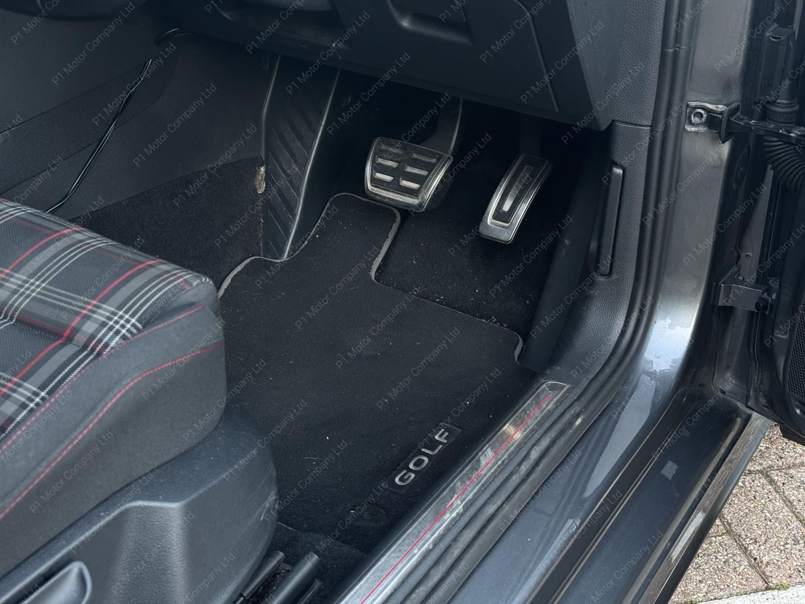 Volkswagen Golf 2.0 TSI GPF GTI Performance Hatchback 5dr Petrol DSG Euro 6 (s/s) (245 ps)