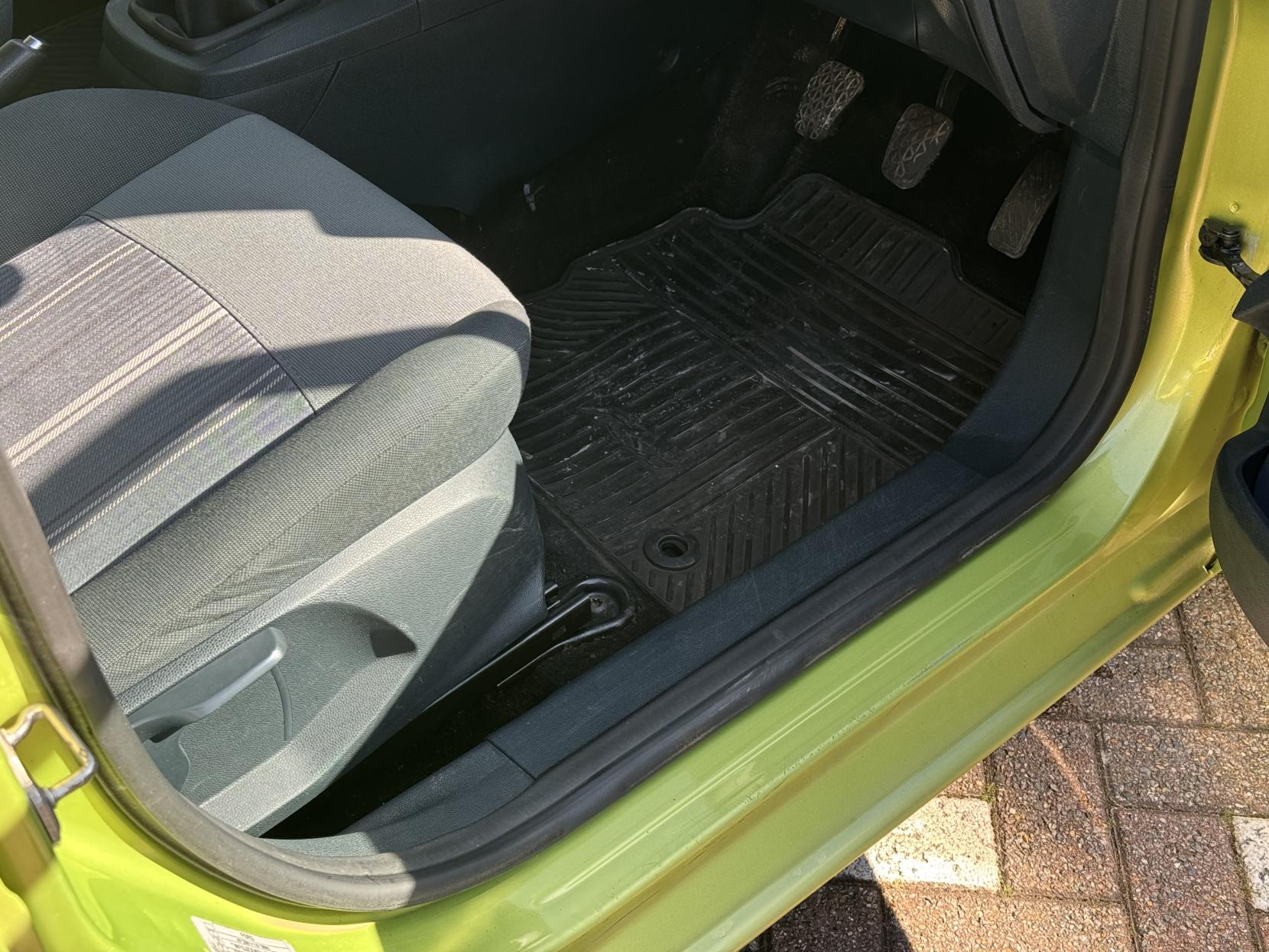 Ford Fiesta 1.25 Zetec Hatchback 5dr Petrol Manual (133 g/km, 81 bhp)