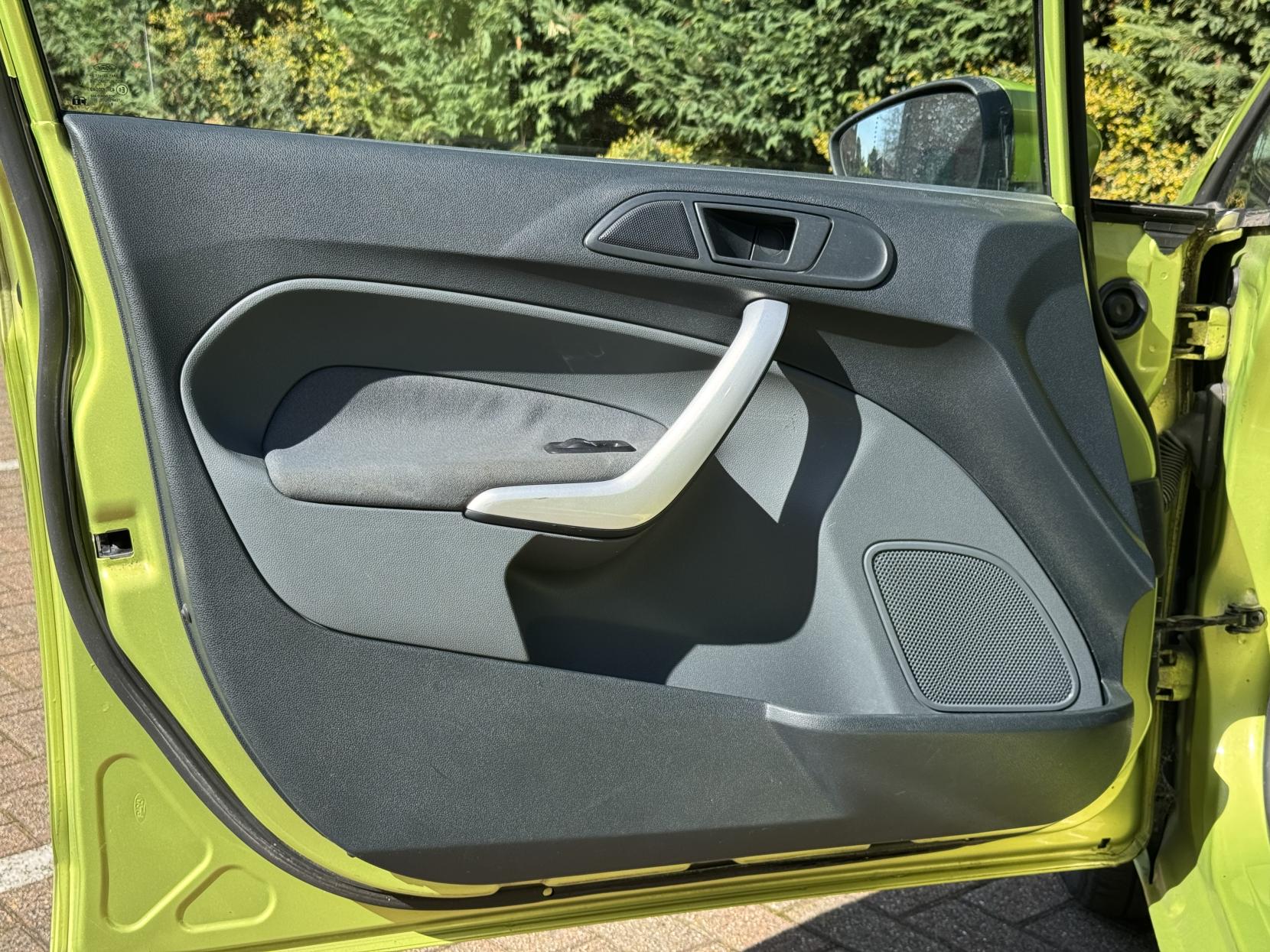 Ford Fiesta 1.25 Zetec Hatchback 5dr Petrol Manual (133 g/km, 81 bhp)