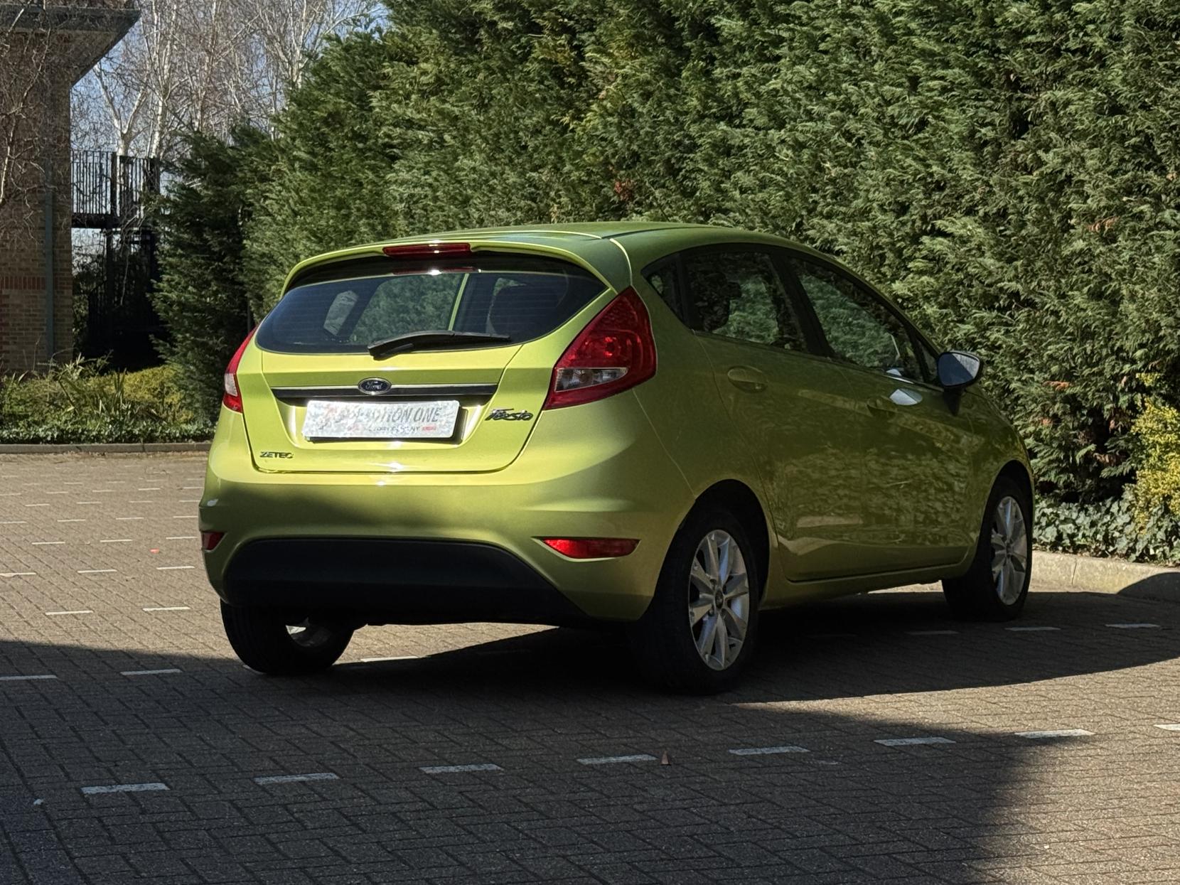 Ford Fiesta 1.25 Zetec Hatchback 5dr Petrol Manual (133 g/km, 81 bhp)