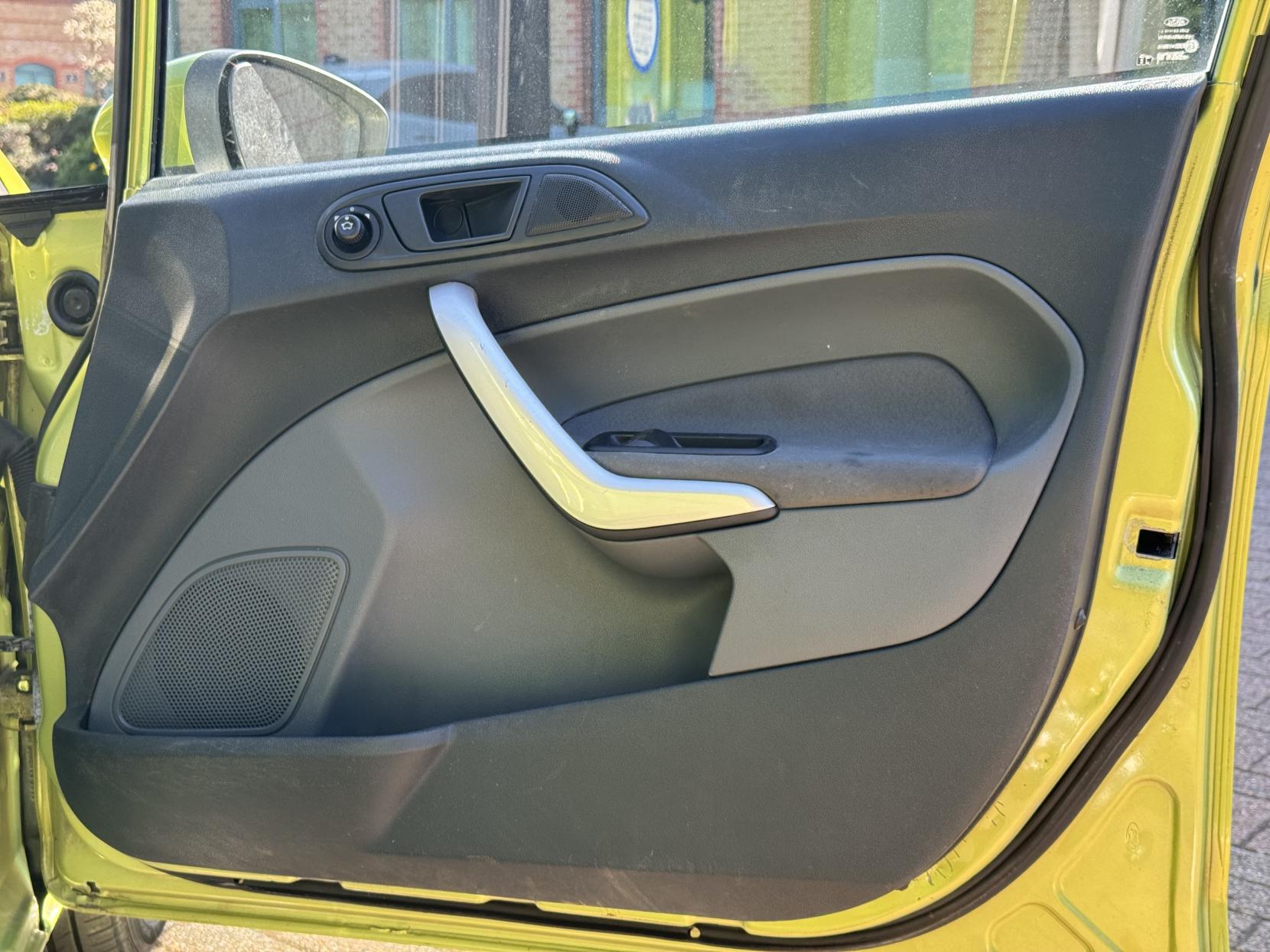 Ford Fiesta 1.25 Zetec Hatchback 5dr Petrol Manual (133 g/km, 81 bhp)