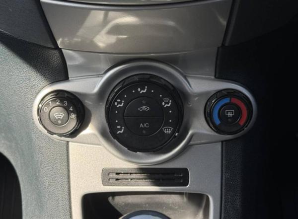 Ford Fiesta 1.25 Zetec Hatchback 5dr Petrol Manual (133 g/km, 81 bhp)