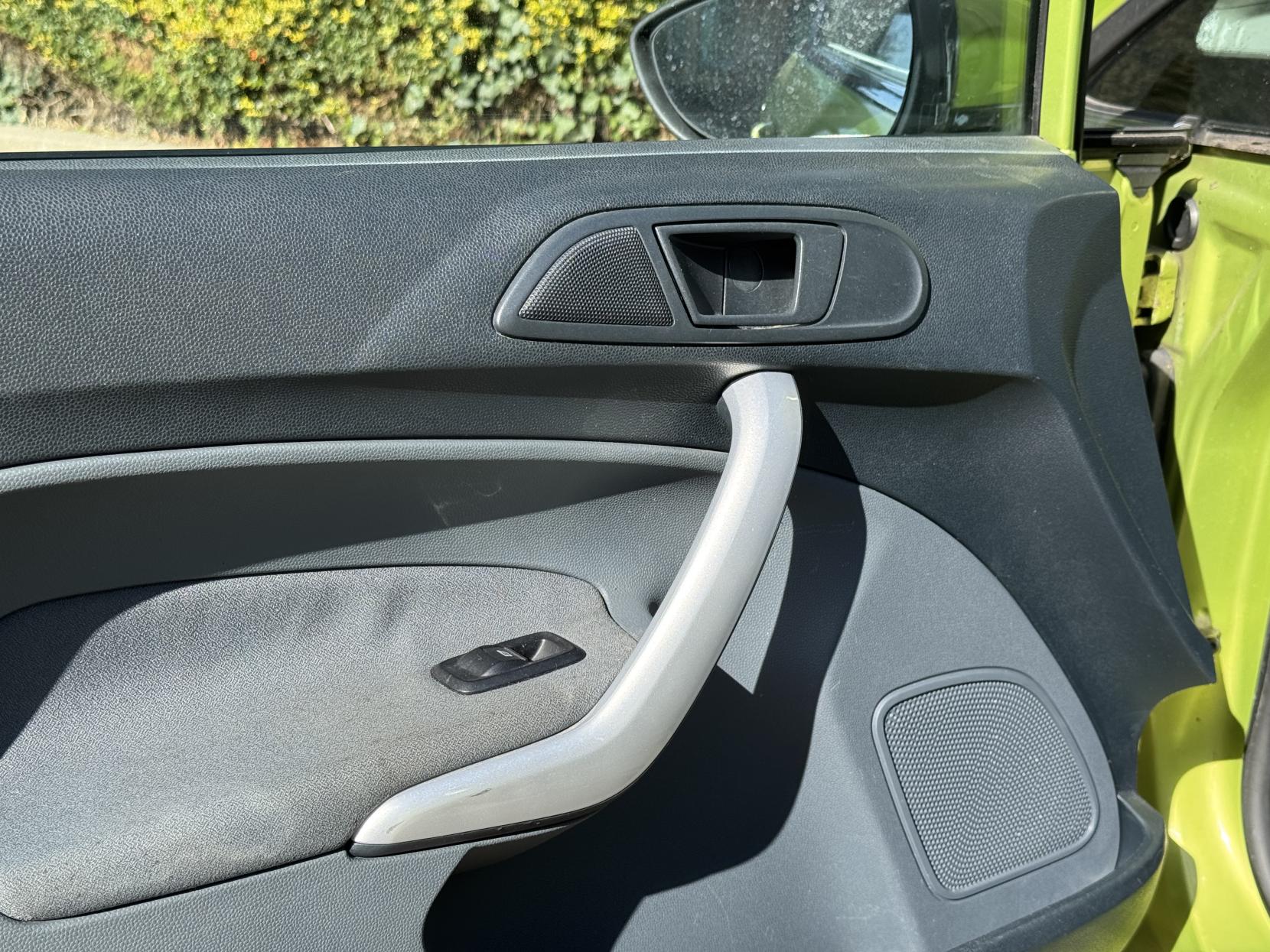 Ford Fiesta 1.25 Zetec Hatchback 5dr Petrol Manual (133 g/km, 81 bhp)