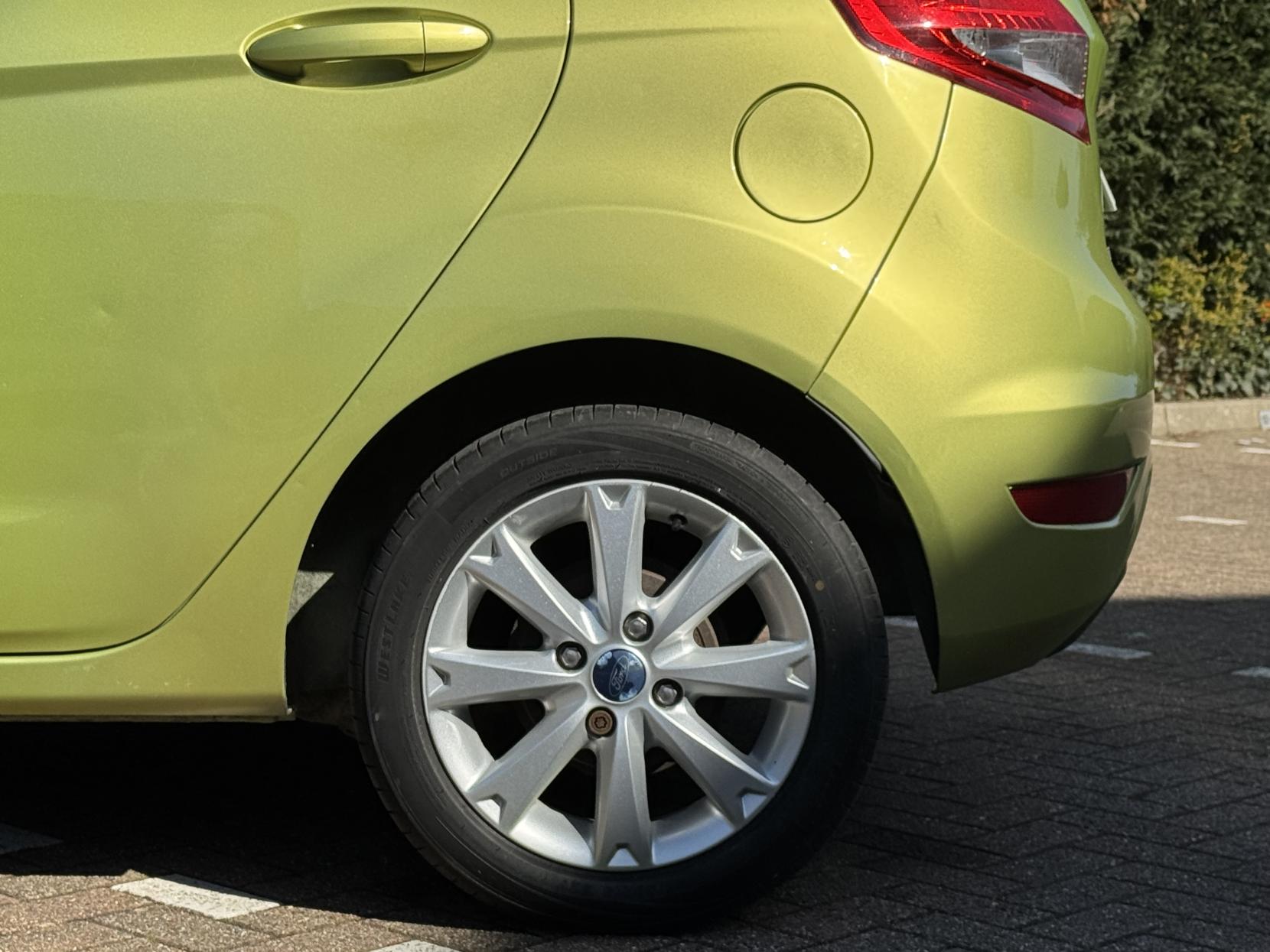 Ford Fiesta 1.25 Zetec Hatchback 5dr Petrol Manual (133 g/km, 81 bhp)