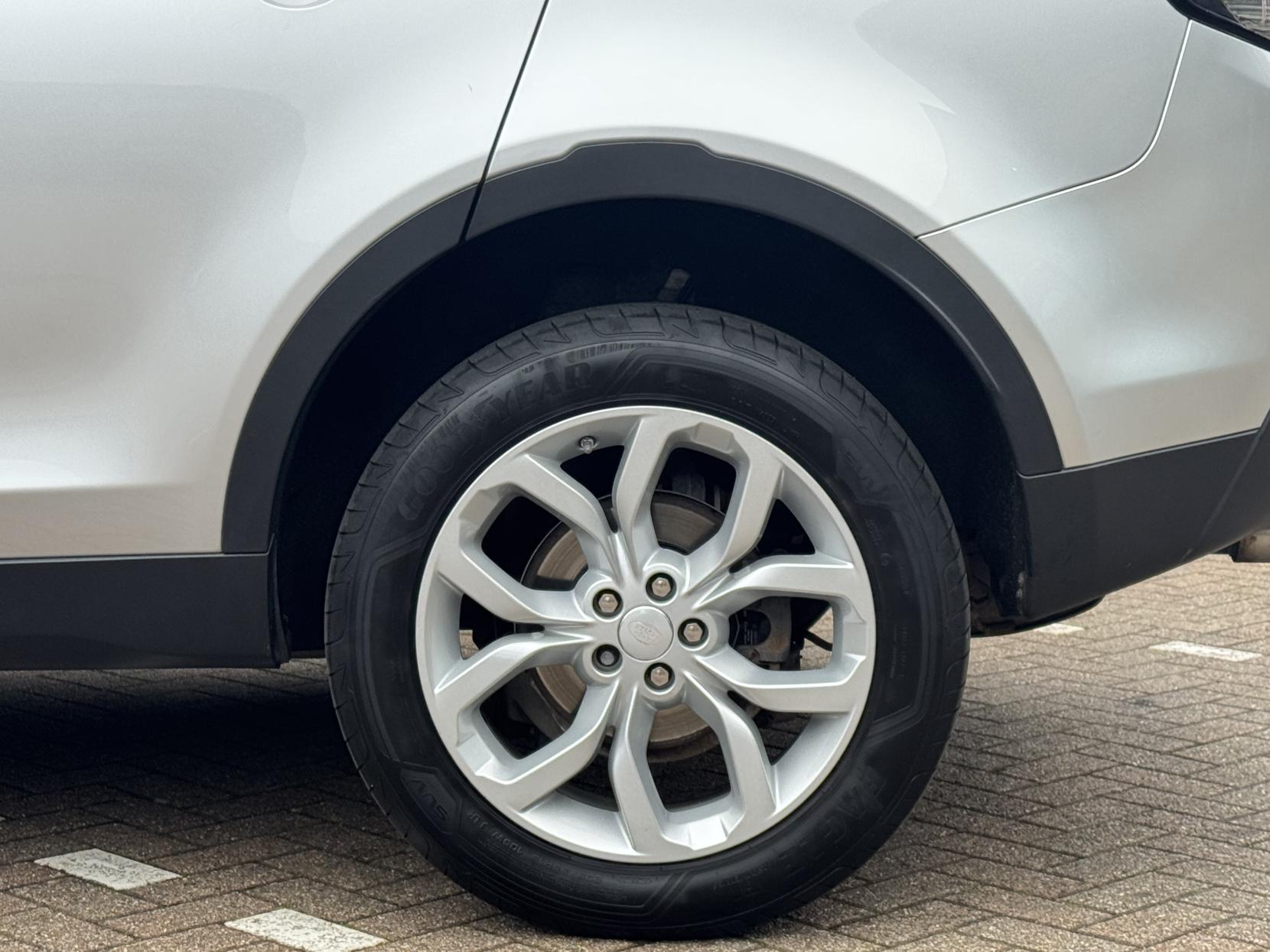 Land Rover Discovery Sport 2.0 Si4 HSE SUV 5dr Petrol Auto 4WD Euro 6 (s/s) (240 ps)