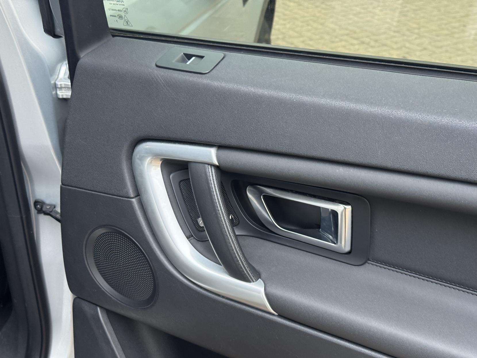 Land Rover Discovery Sport 2.0 Si4 HSE SUV 5dr Petrol Auto 4WD Euro 6 (s/s) (240 ps)