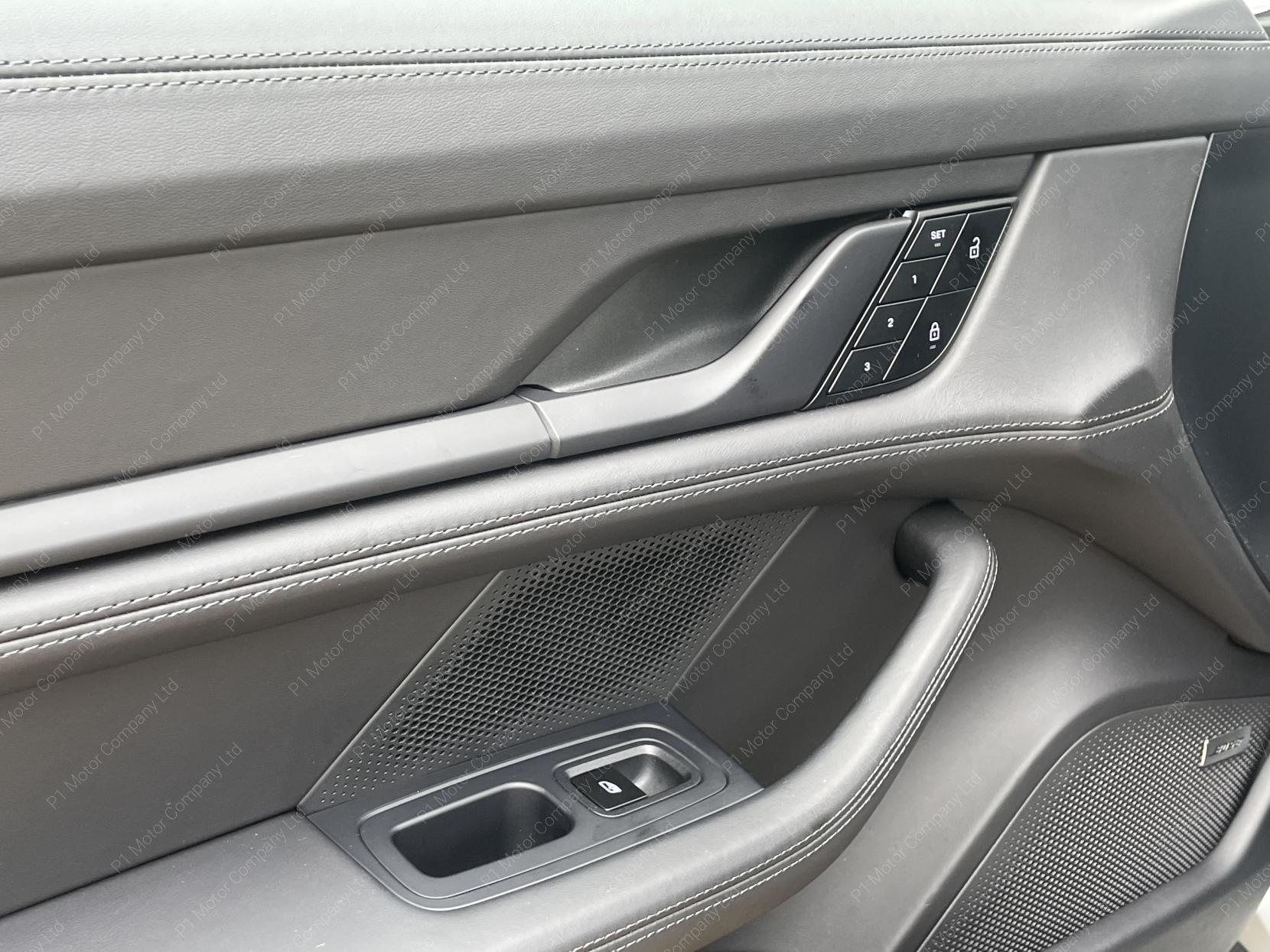 Porsche Taycan Performance Plus 93.4kWh Saloon 4dr Electric Auto RWD (11kW Charger) (476 ps)