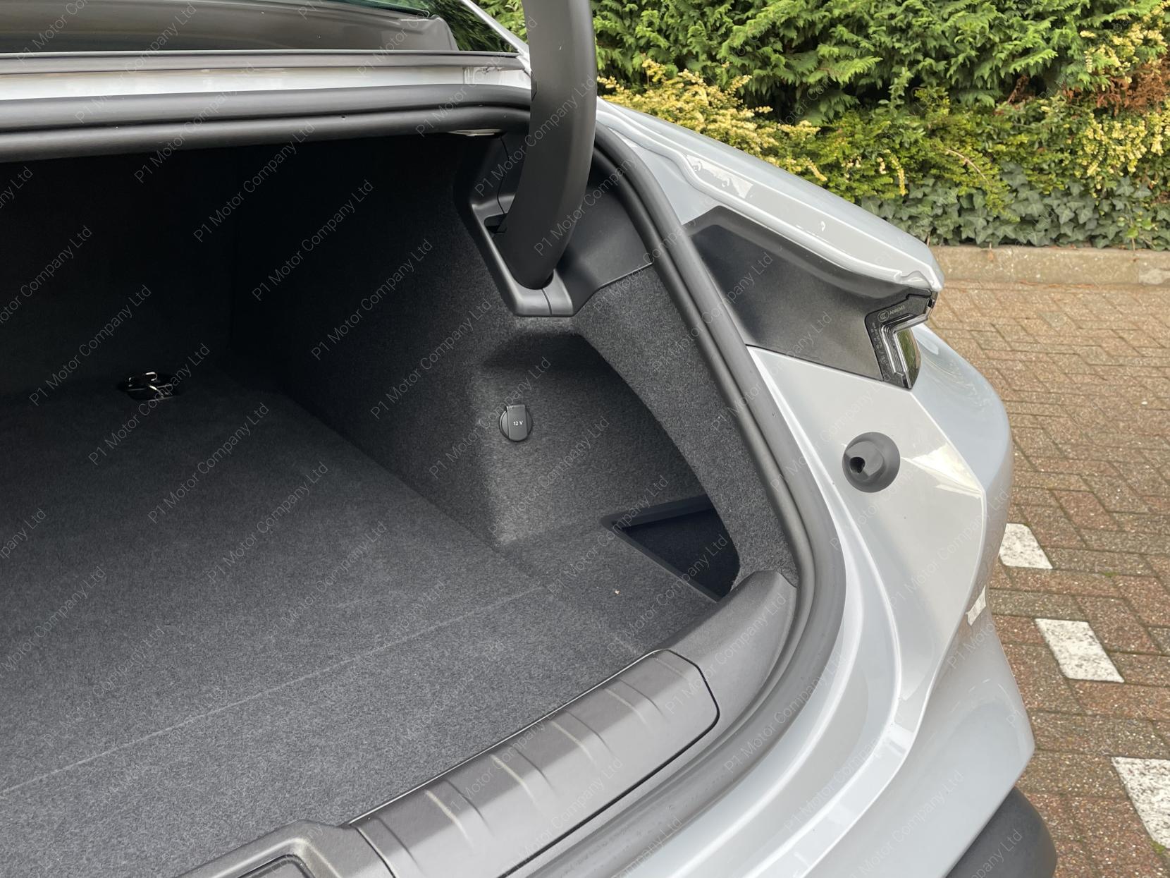 Porsche Taycan Performance Plus 93.4kWh Saloon 4dr Electric Auto RWD (11kW Charger) (476 ps)