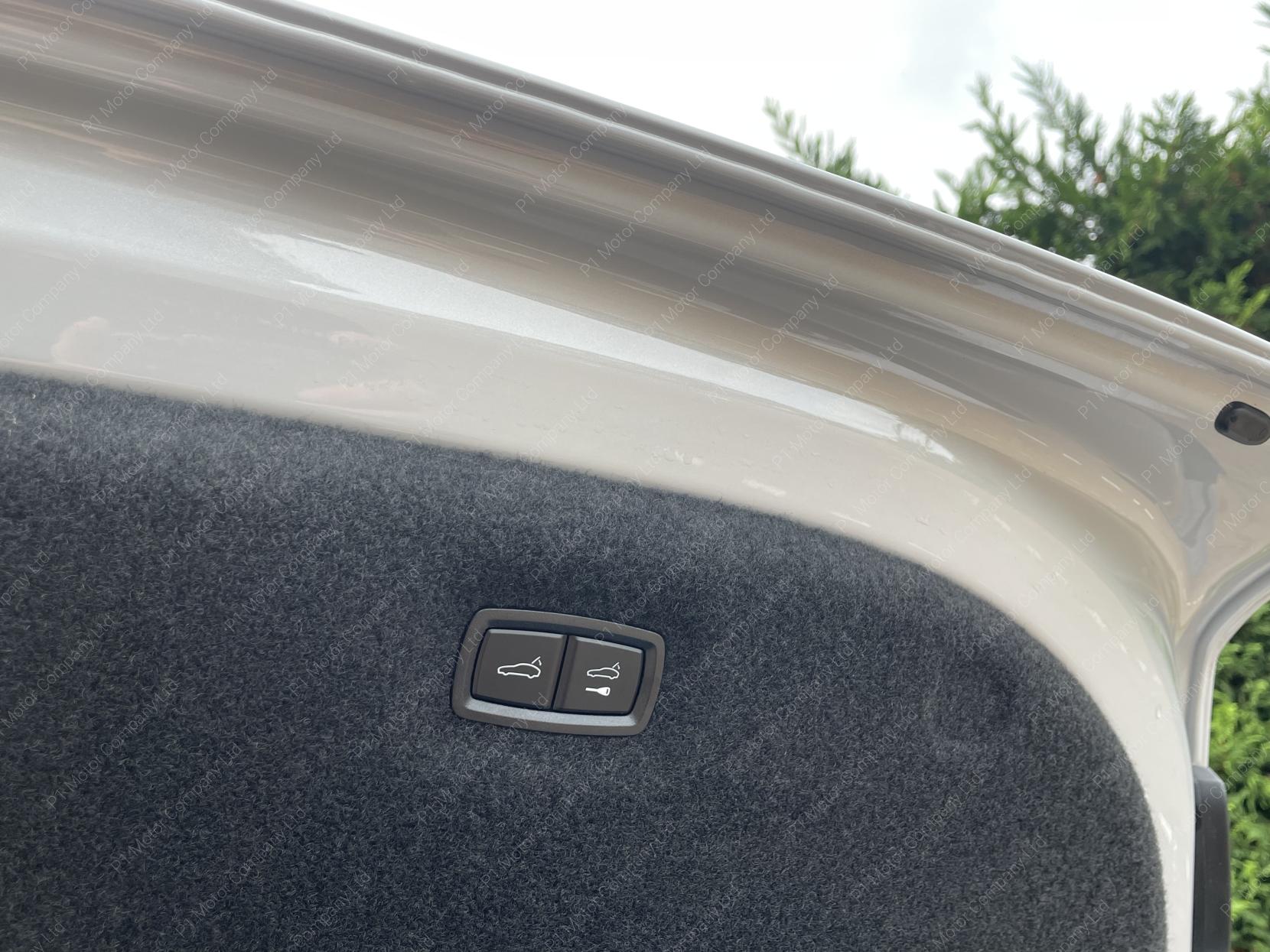 Porsche Taycan Performance Plus 93.4kWh Saloon 4dr Electric Auto RWD (11kW Charger) (476 ps)