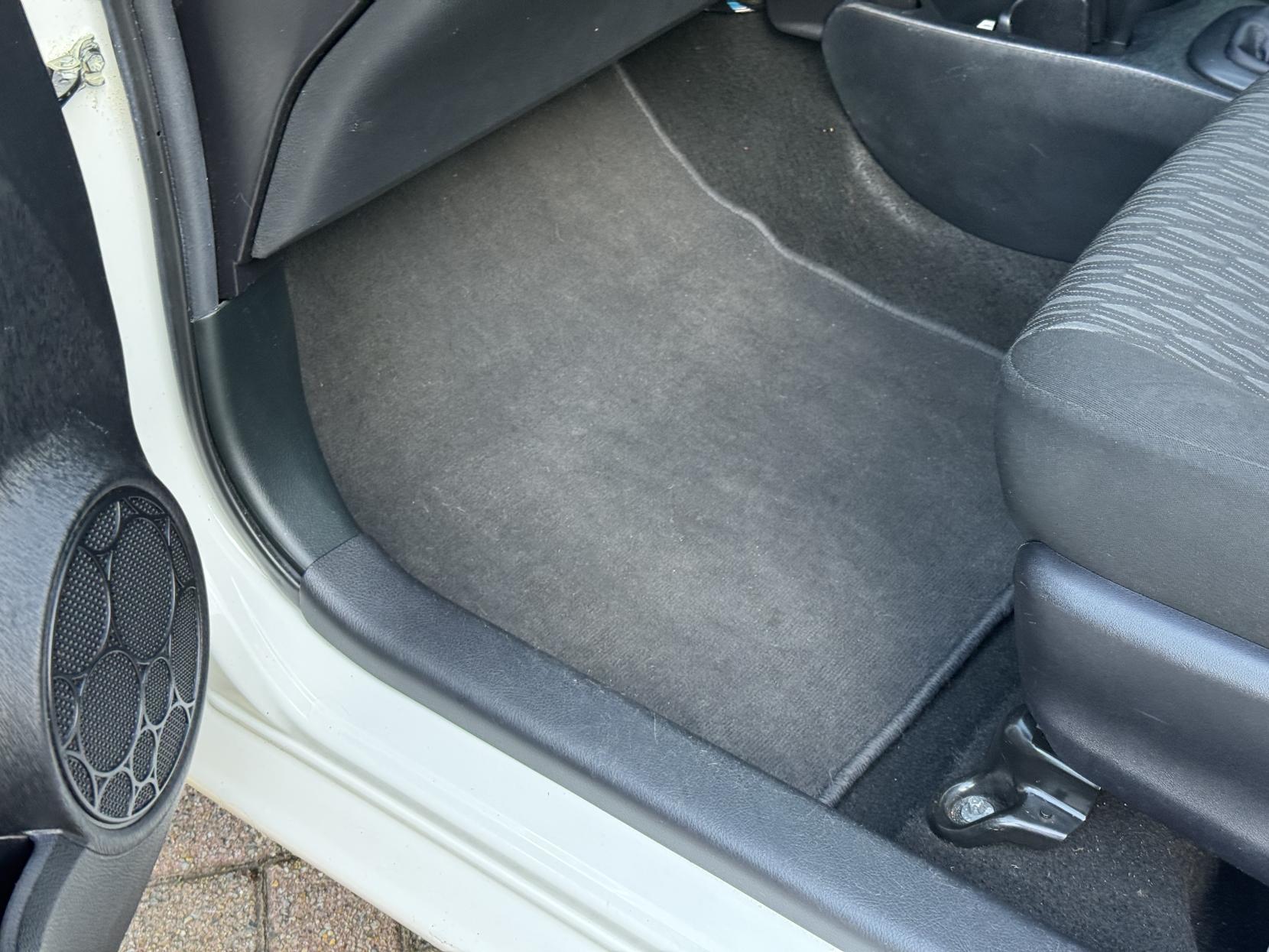 Toyota Yaris 1.0 VVT-i Edition Hatchback 5dr Petrol Manual Euro 5 (69 ps)