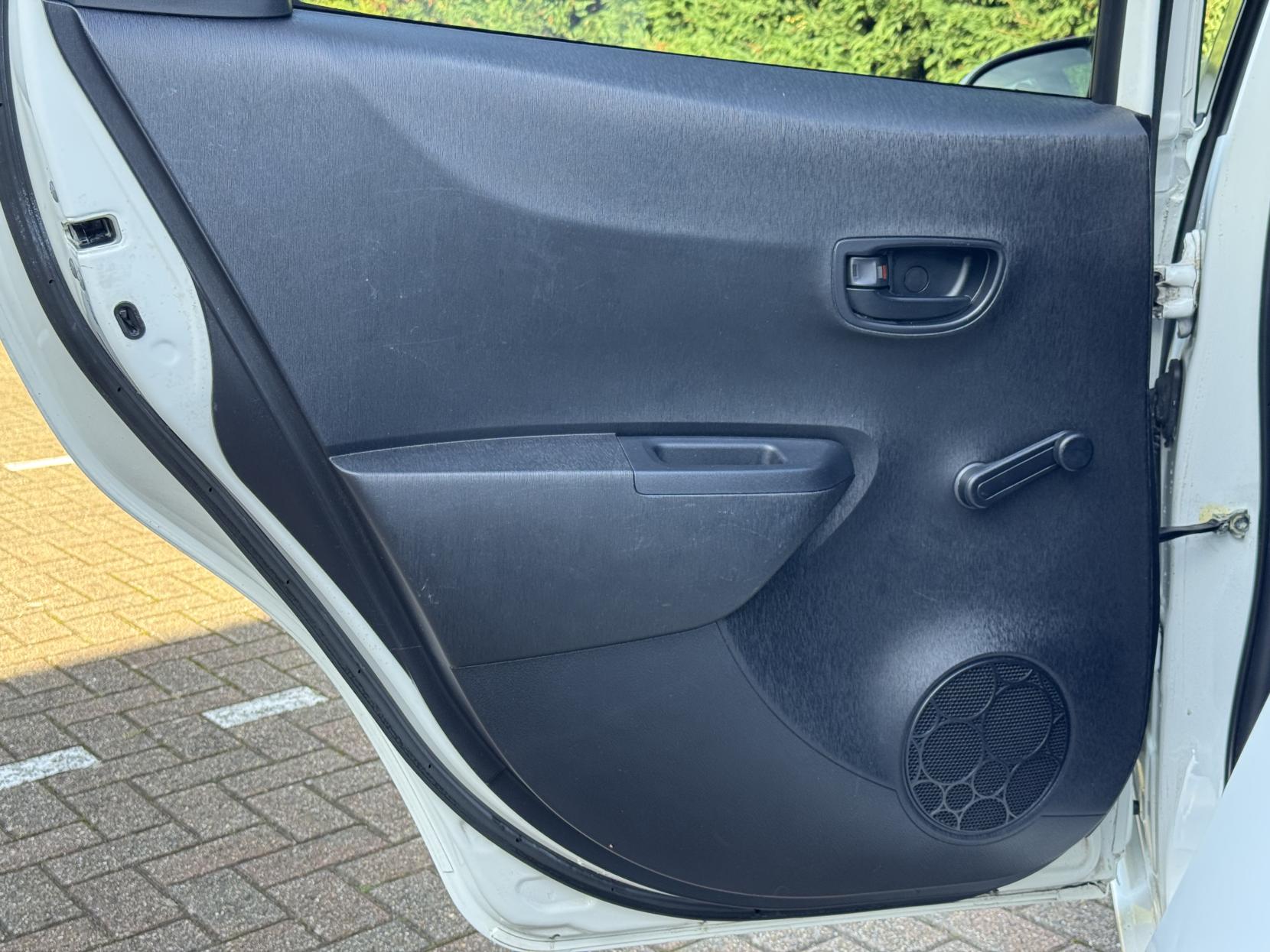 Toyota Yaris 1.0 VVT-i Edition Hatchback 5dr Petrol Manual Euro 5 (69 ps)