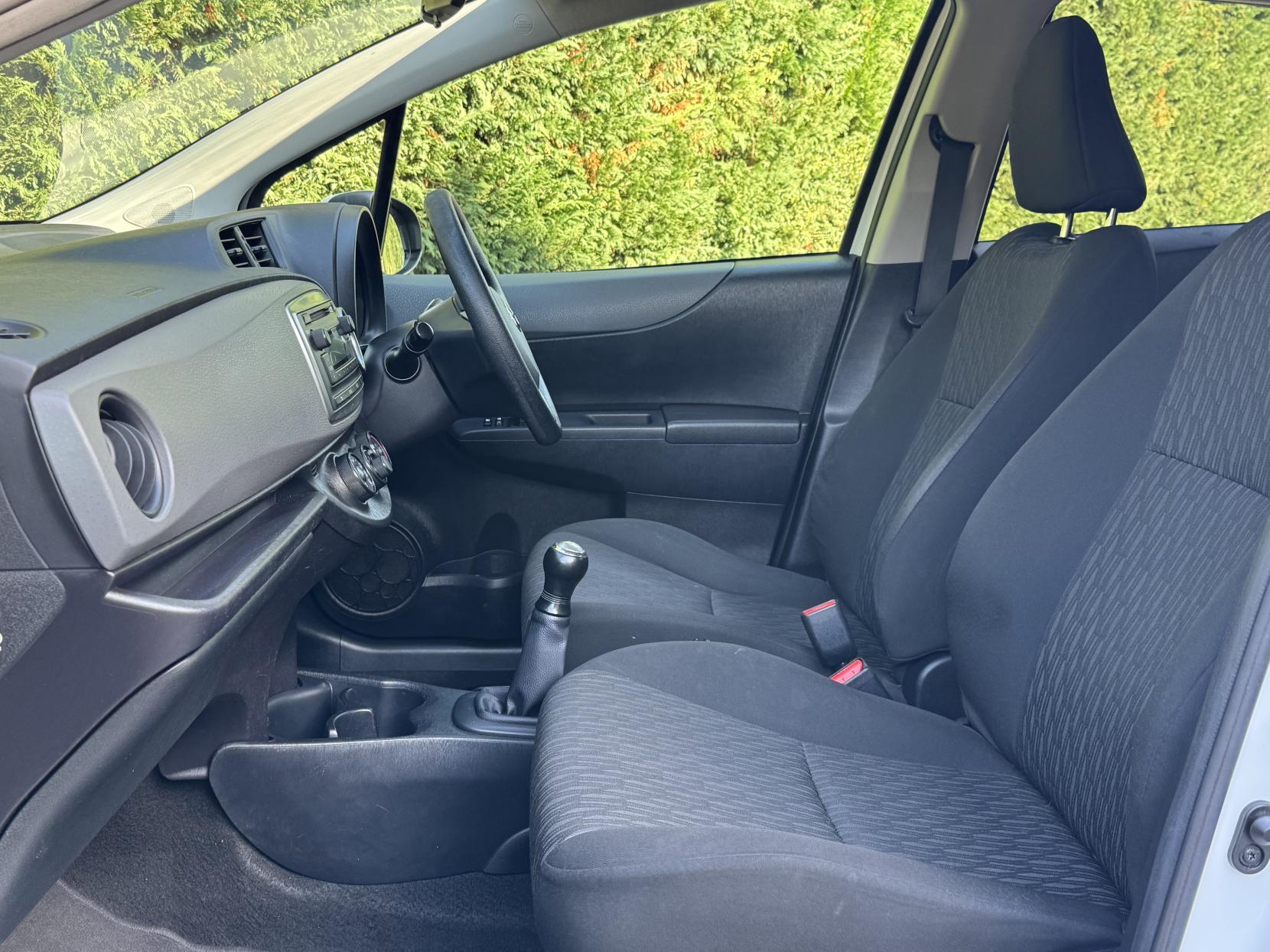 Toyota Yaris 1.0 VVT-i Edition Hatchback 5dr Petrol Manual Euro 5 (69 ps)