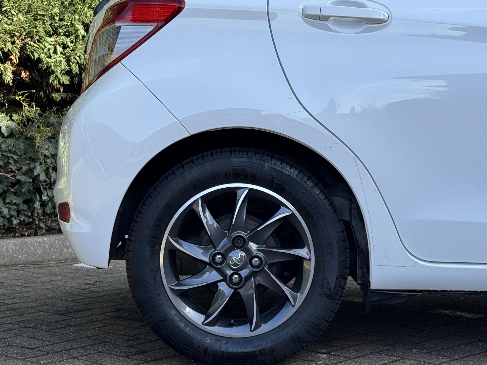 Toyota Yaris 1.0 VVT-i Edition Hatchback 5dr Petrol Manual Euro 5 (69 ps)