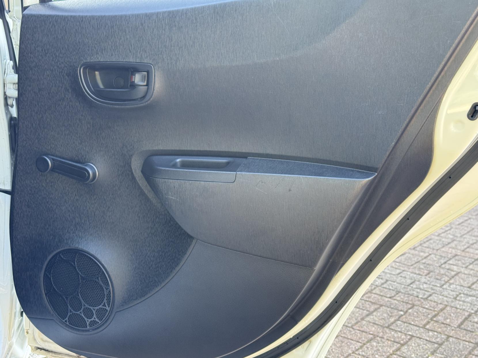 Toyota Yaris 1.0 VVT-i Edition Hatchback 5dr Petrol Manual Euro 5 (69 ps)