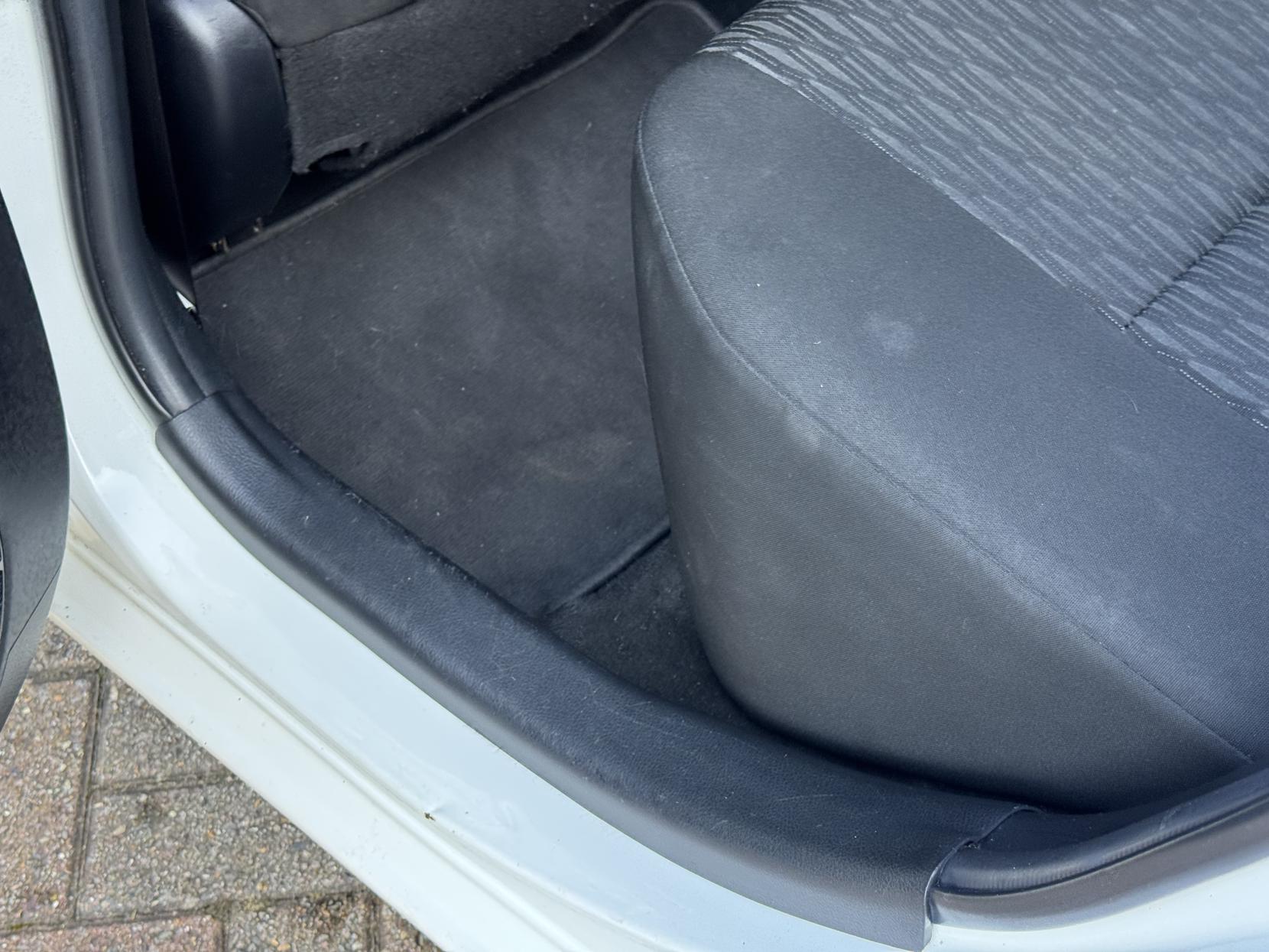 Toyota Yaris 1.0 VVT-i Edition Hatchback 5dr Petrol Manual Euro 5 (69 ps)