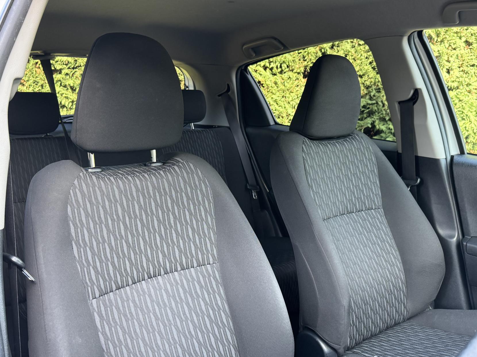 Toyota Yaris 1.0 VVT-i Edition Hatchback 5dr Petrol Manual Euro 5 (69 ps)