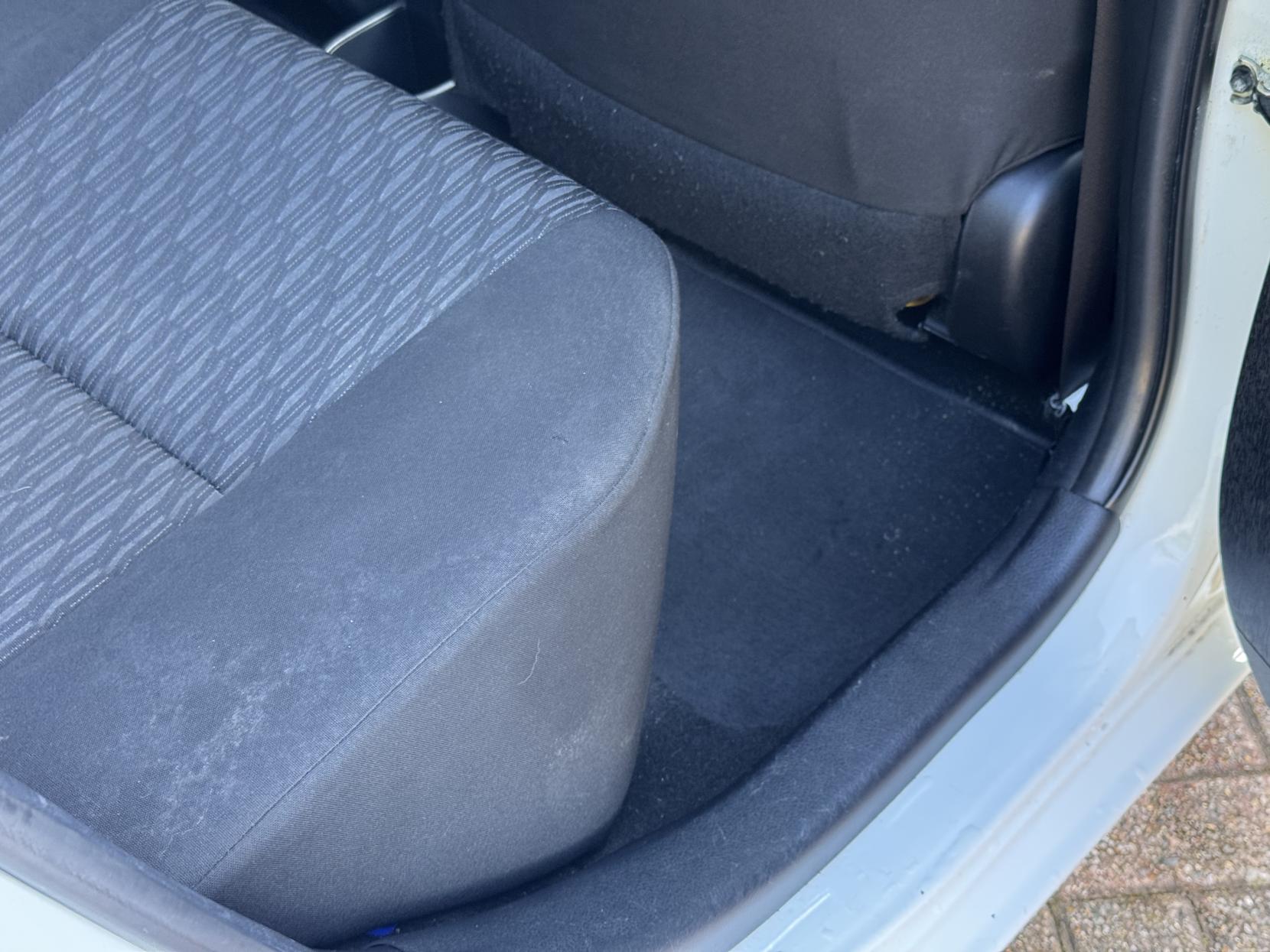 Toyota Yaris 1.0 VVT-i Edition Hatchback 5dr Petrol Manual Euro 5 (69 ps)