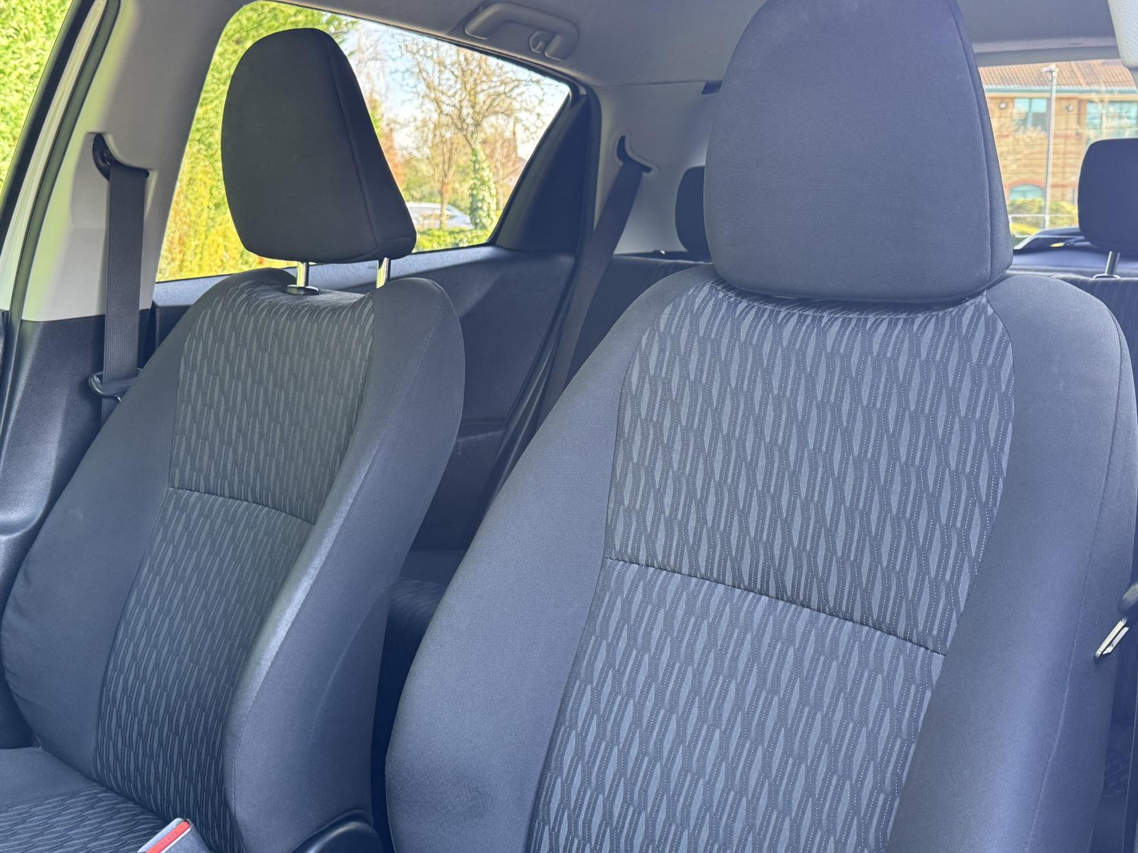 Toyota Yaris 1.0 VVT-i Edition Hatchback 5dr Petrol Manual Euro 5 (69 ps)