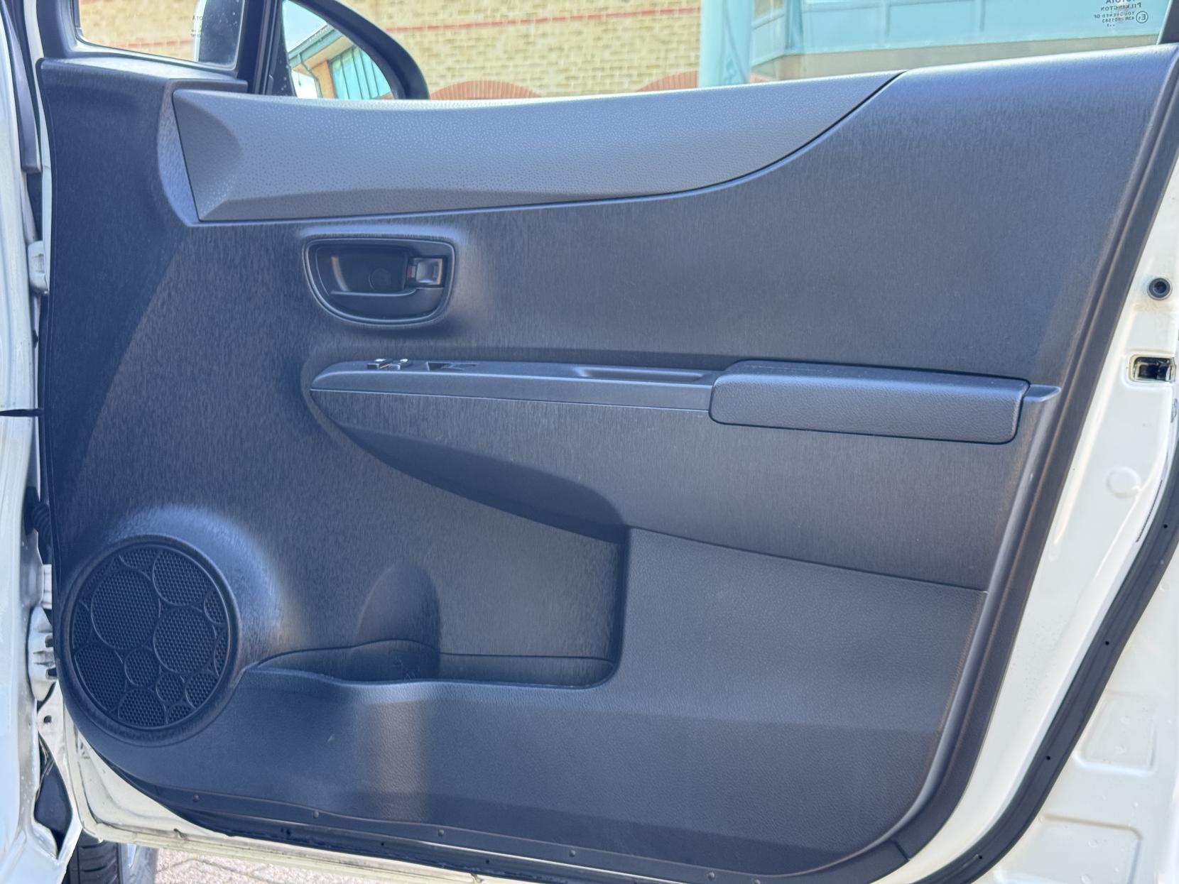 Toyota Yaris 1.0 VVT-i Edition Hatchback 5dr Petrol Manual Euro 5 (69 ps)