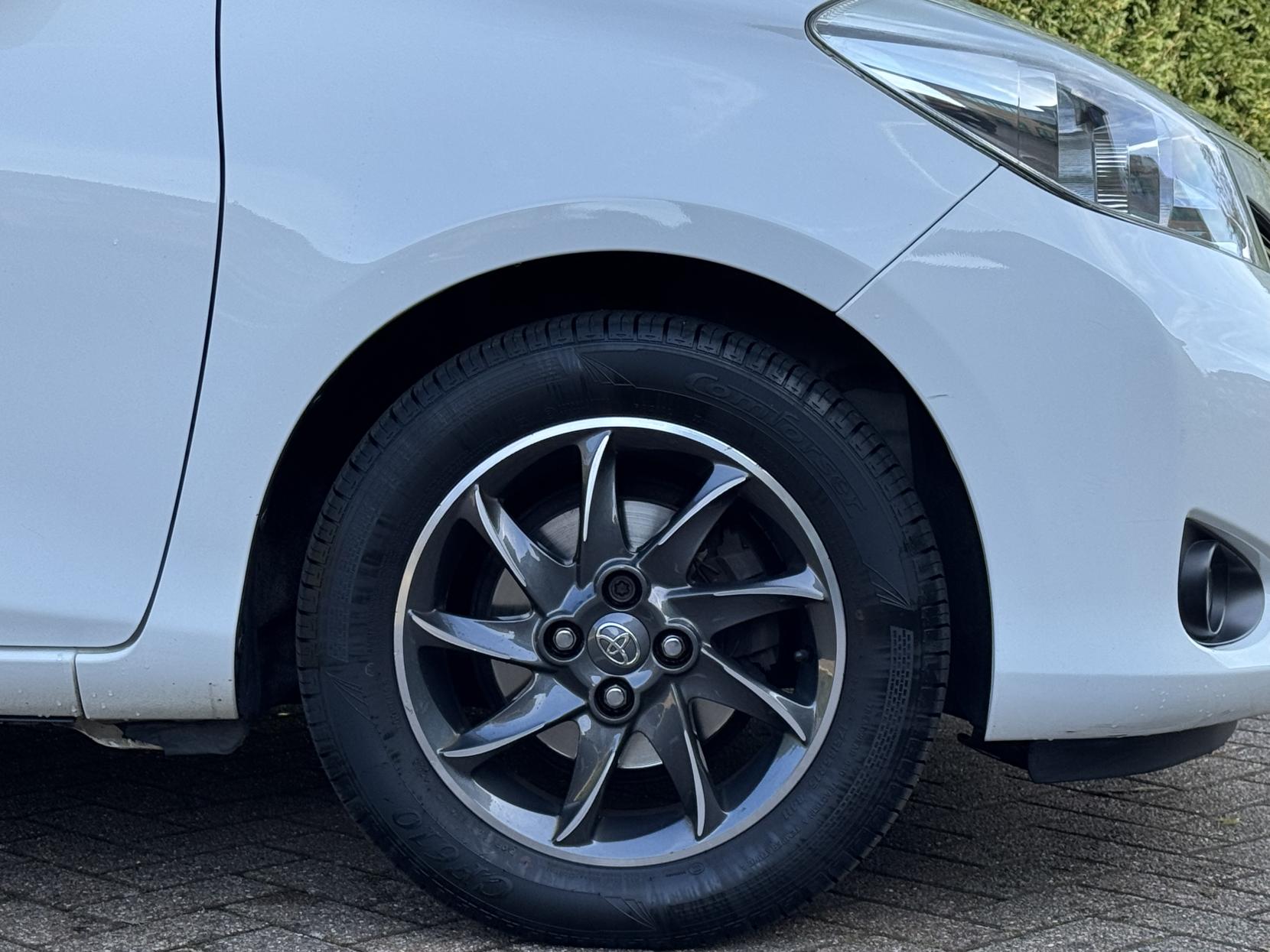 Toyota Yaris 1.0 VVT-i Edition Hatchback 5dr Petrol Manual Euro 5 (69 ps)