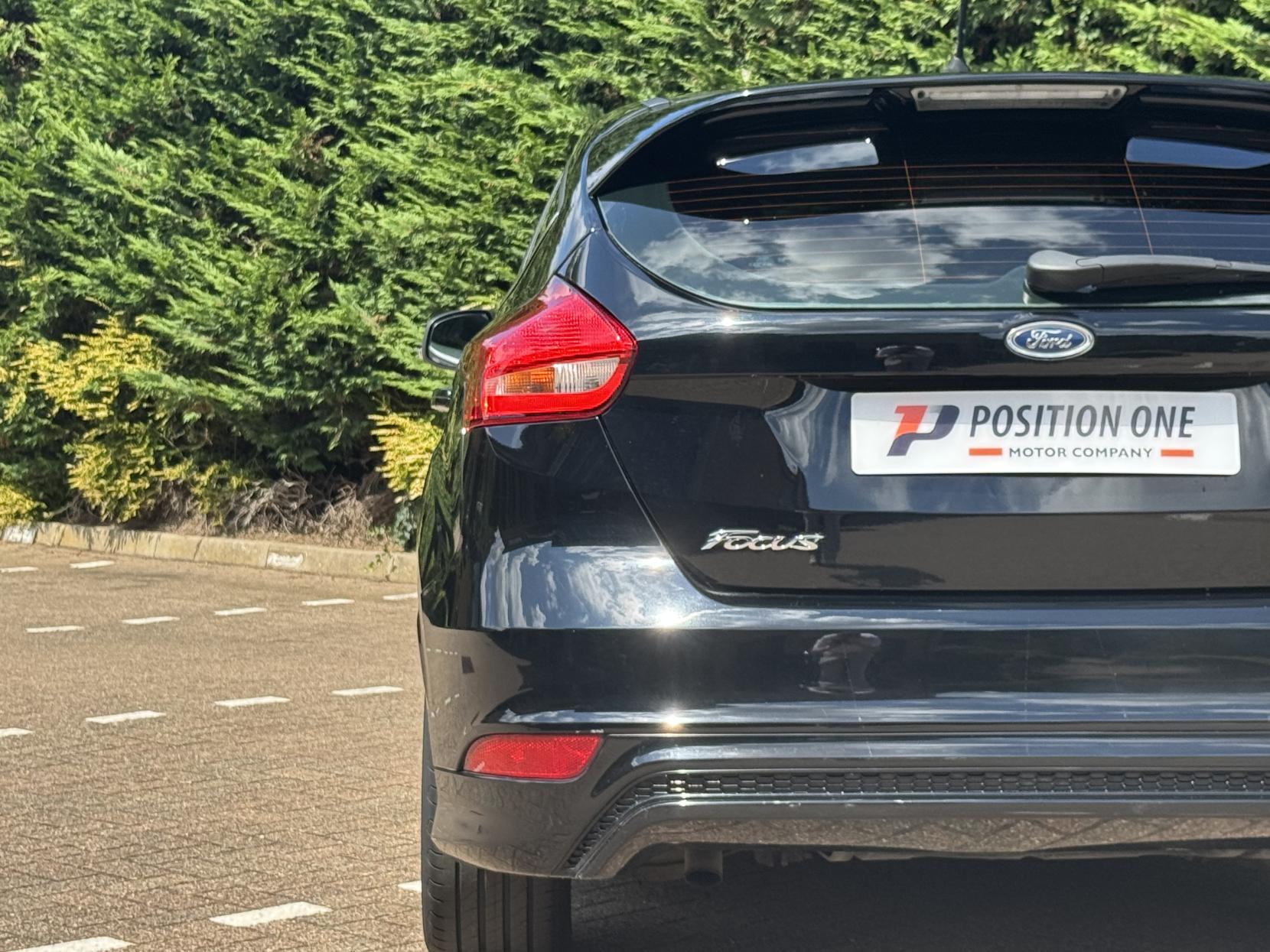 Ford Focus 1.0T EcoBoost Zetec S Hatchback 5dr Petrol Manual Euro 6 (s/s) (125 ps)